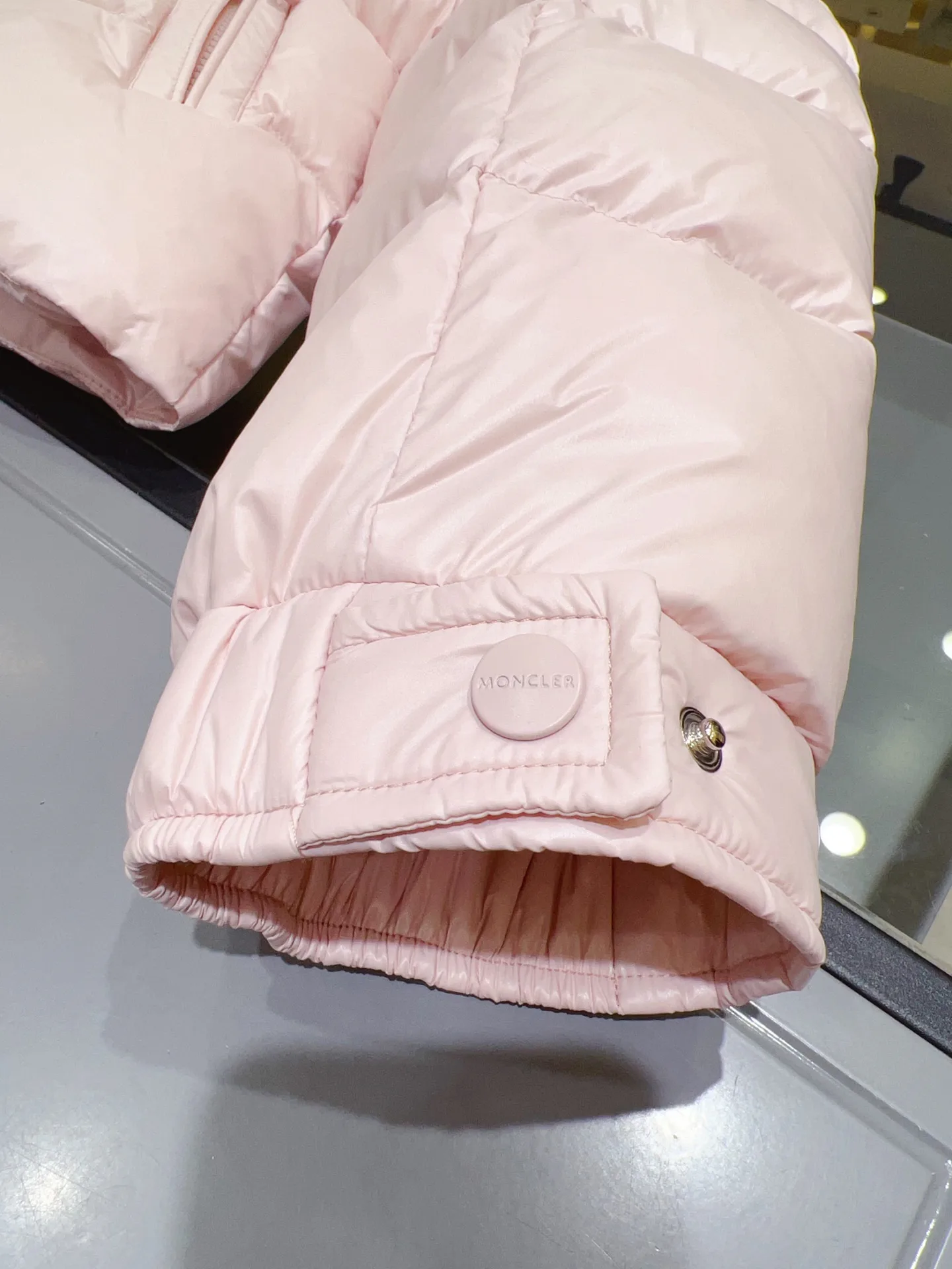 Women's Jackets And Down Jackets MONCLER 18368423