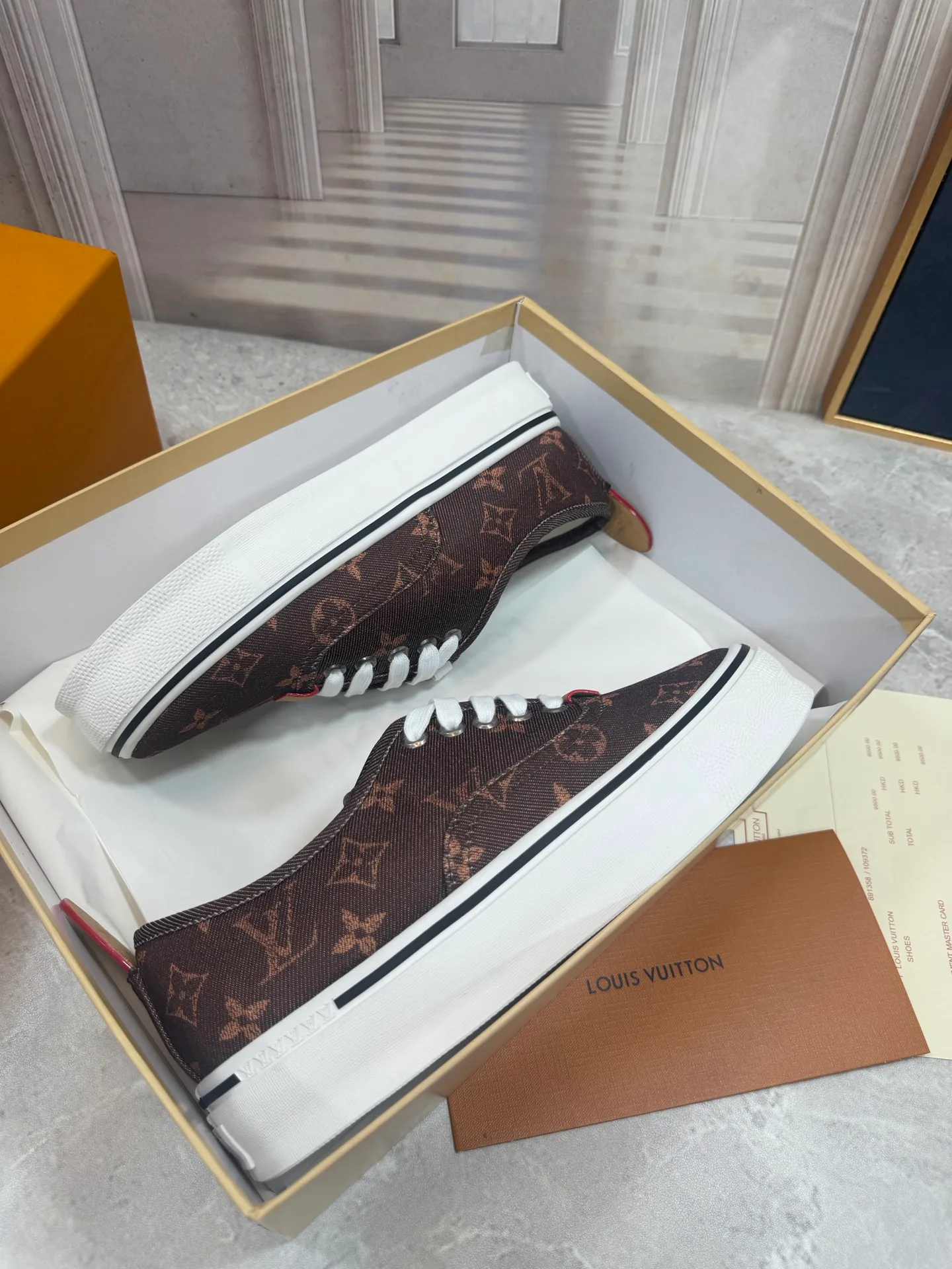 Men's Sneakers LOUIS VUITTON 18190082
