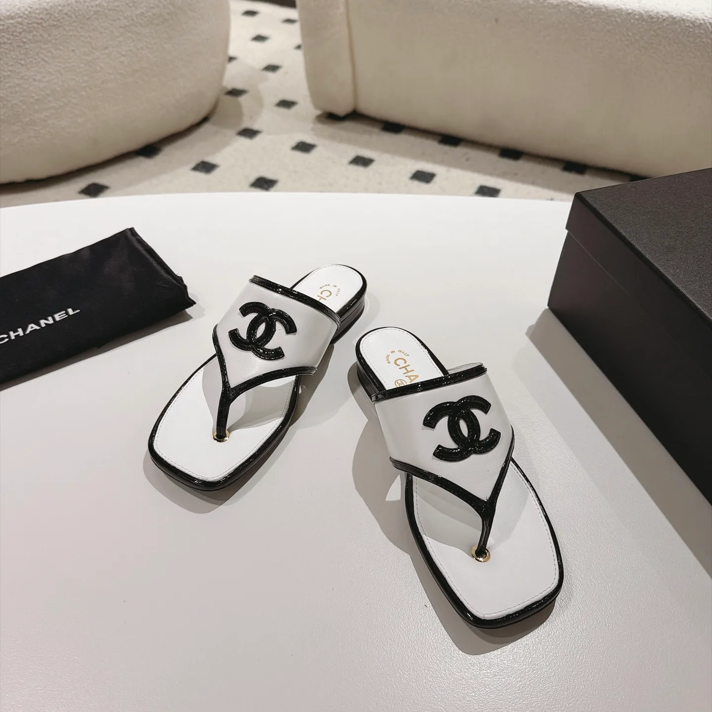 Women's Flip-Flops CHANEL 17802688
