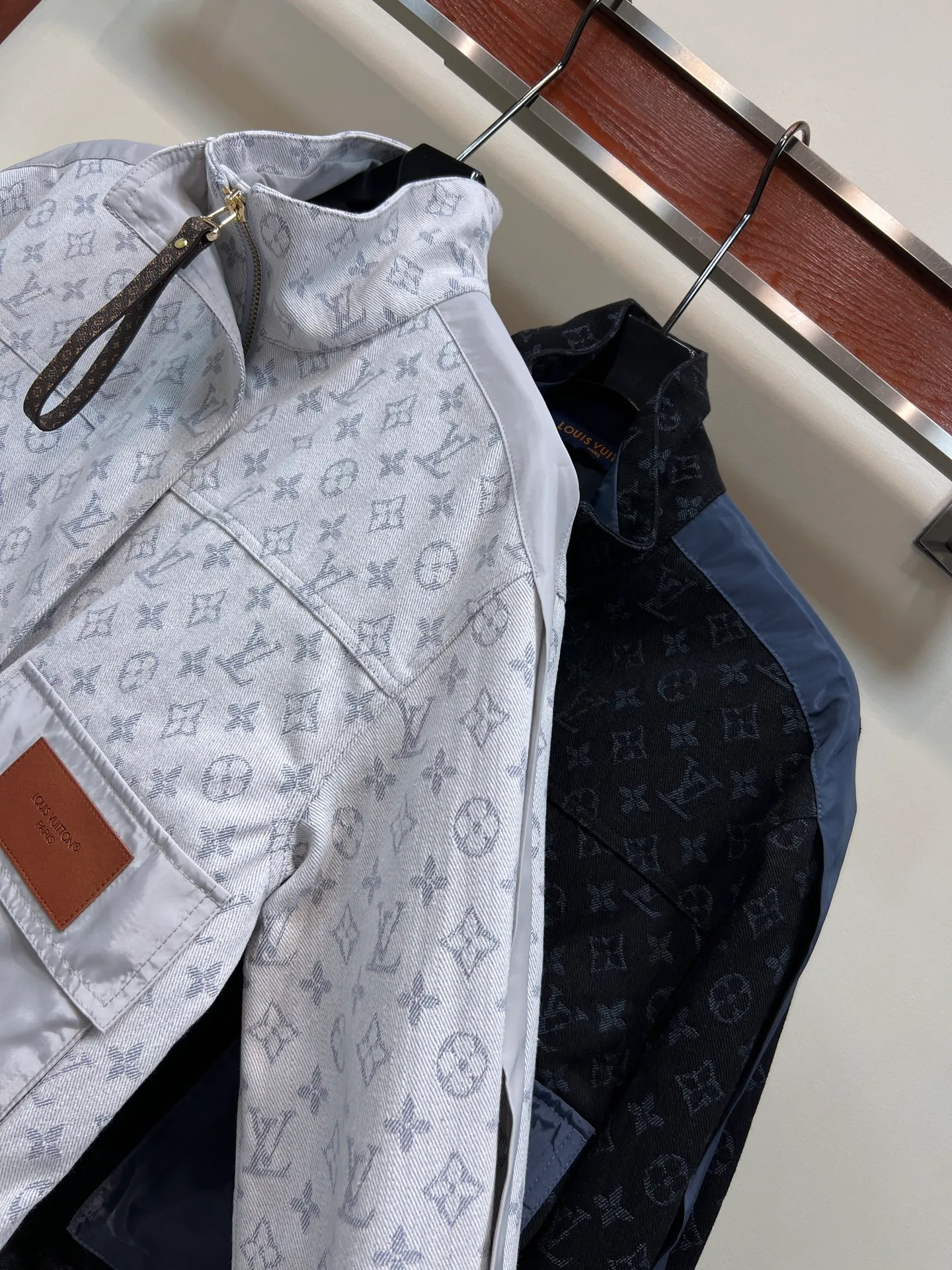 Women's Jackets And Down Jackets LOUIS VUITTON 18408135