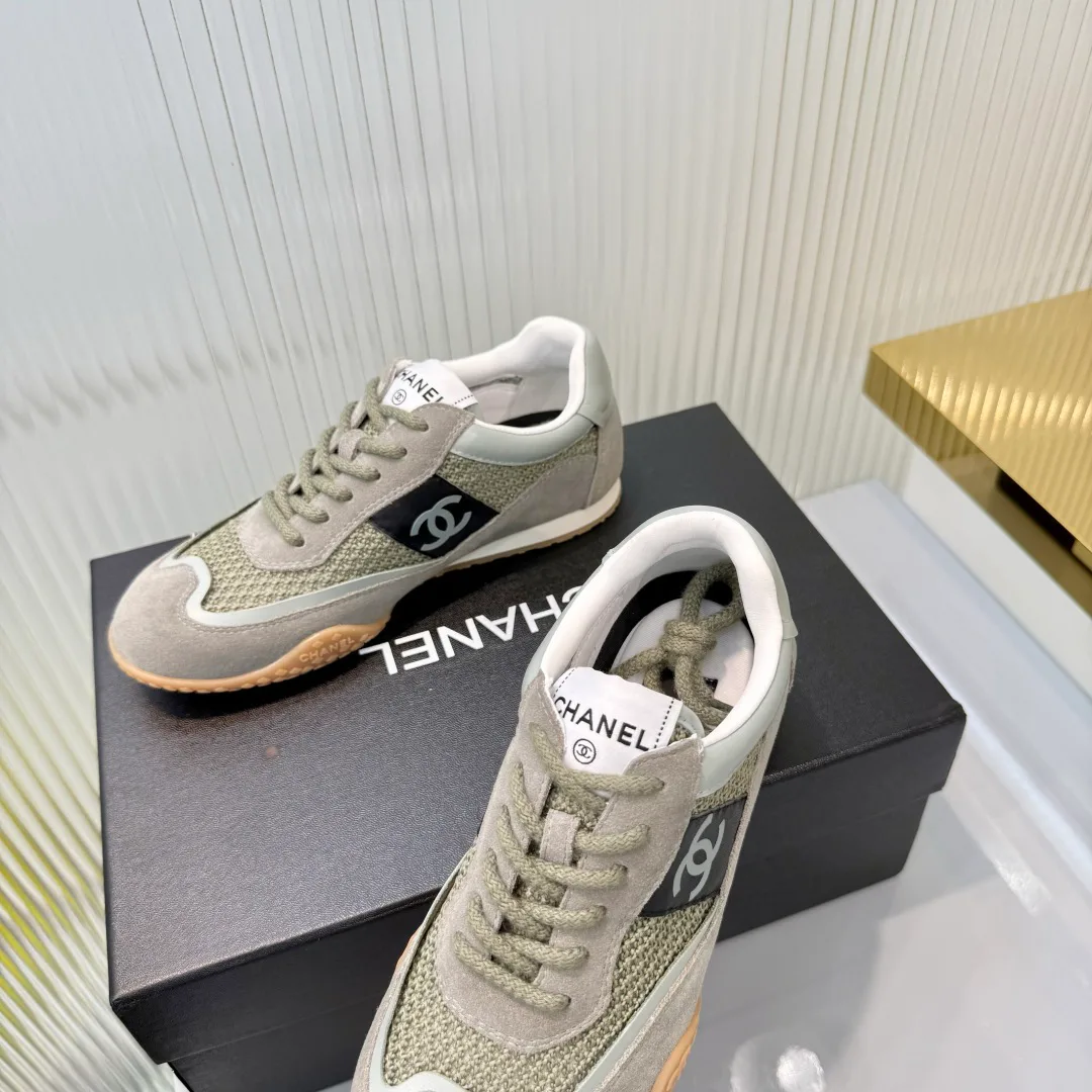 Women's Sneakers CHANEL 18366994