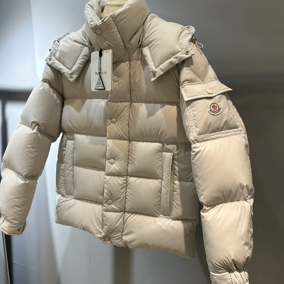 Women's Jackets And Down Jackets MONCLER 18134107
