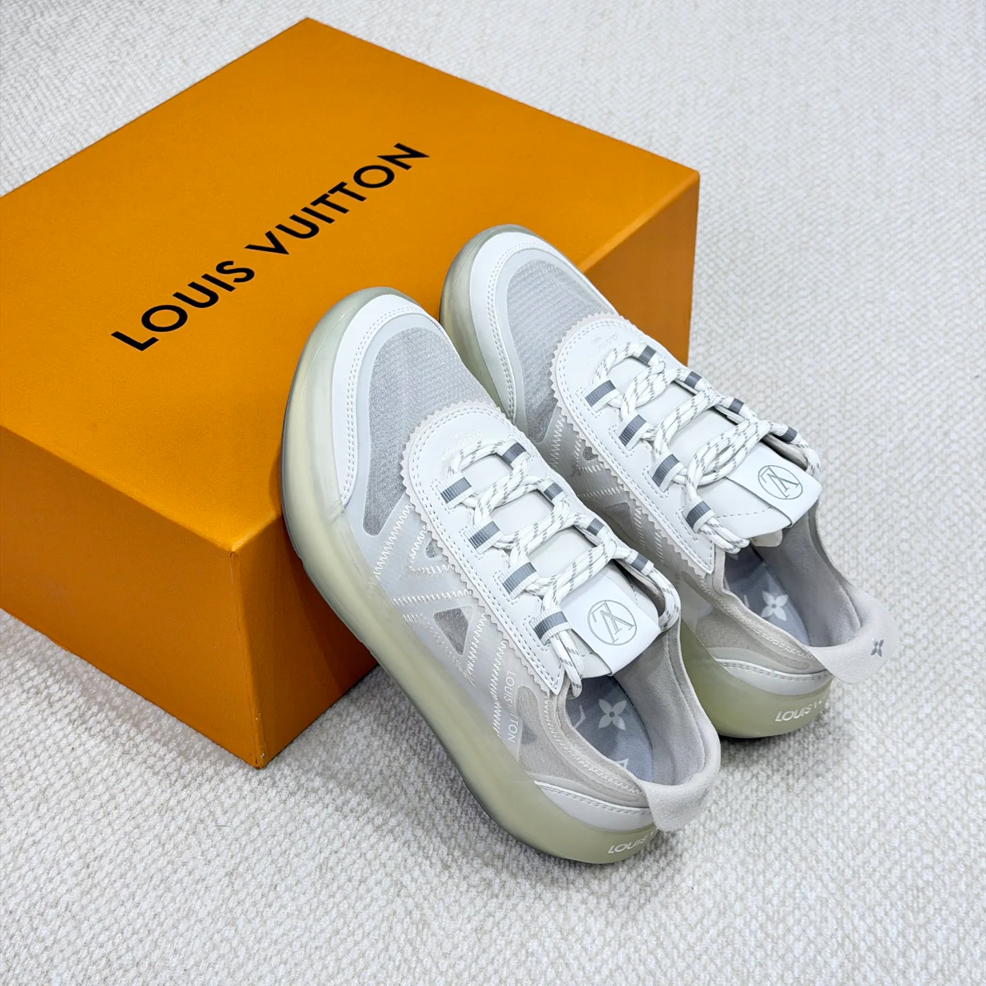 Women's Sneakers LOUIS VUITTON 18265147