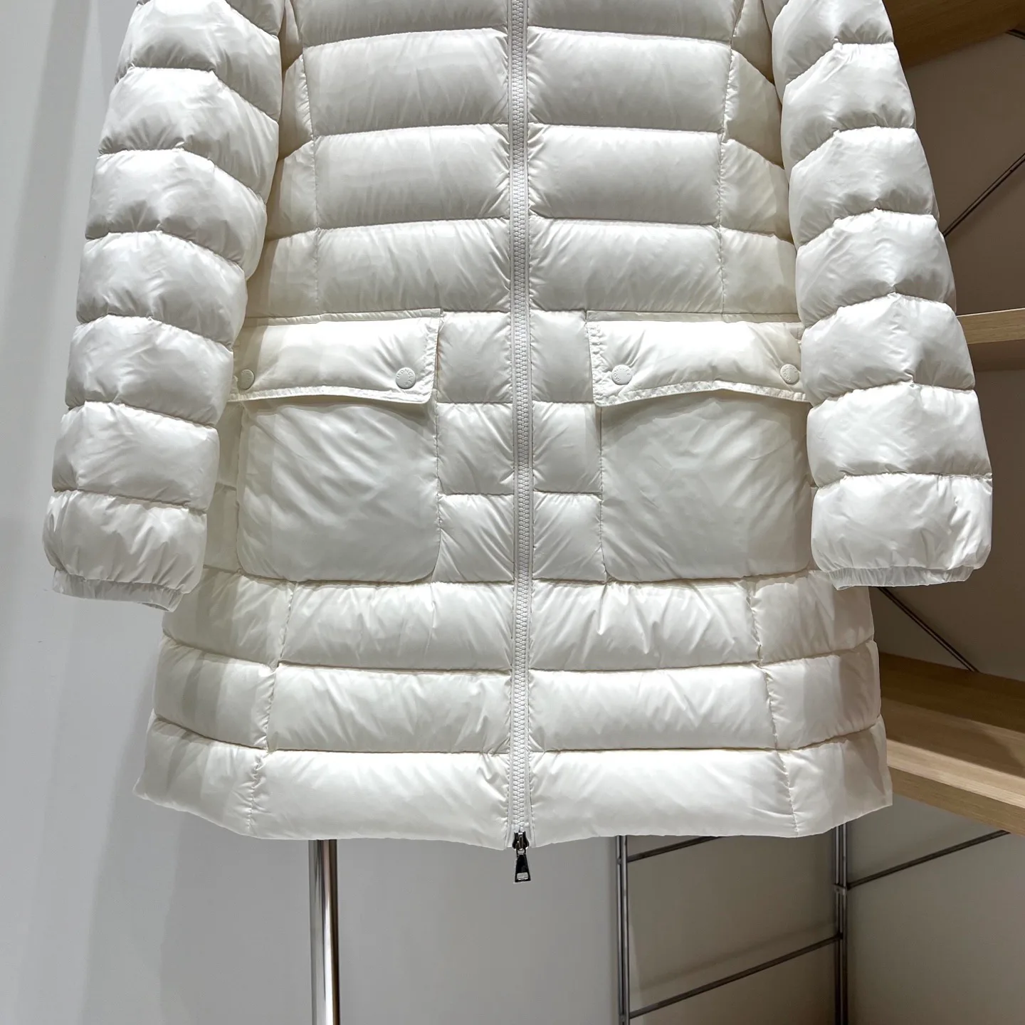 Women's Jackets And Down Jackets MONCLER 18328164