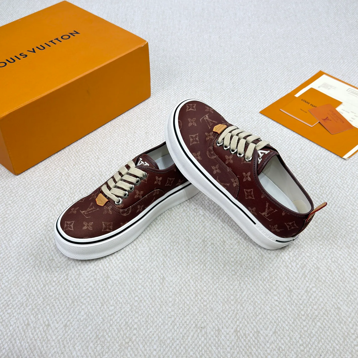 Men's Sneakers LOUIS VUITTON 18365151