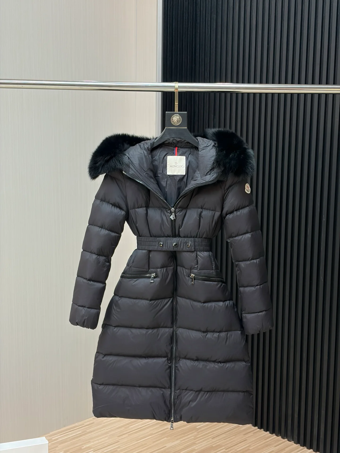 Women's Jackets And Down Jackets MONCLER 17926549