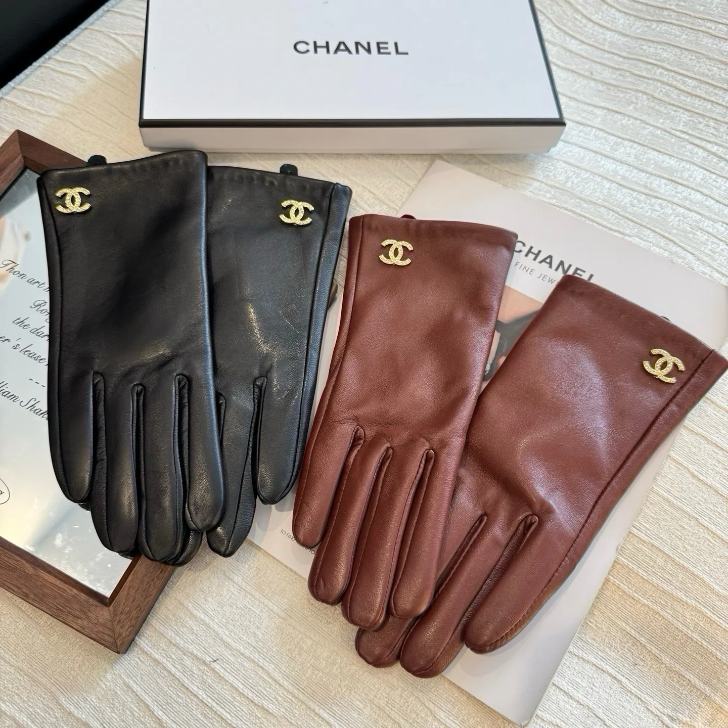 Gloves CHANEL 18003538