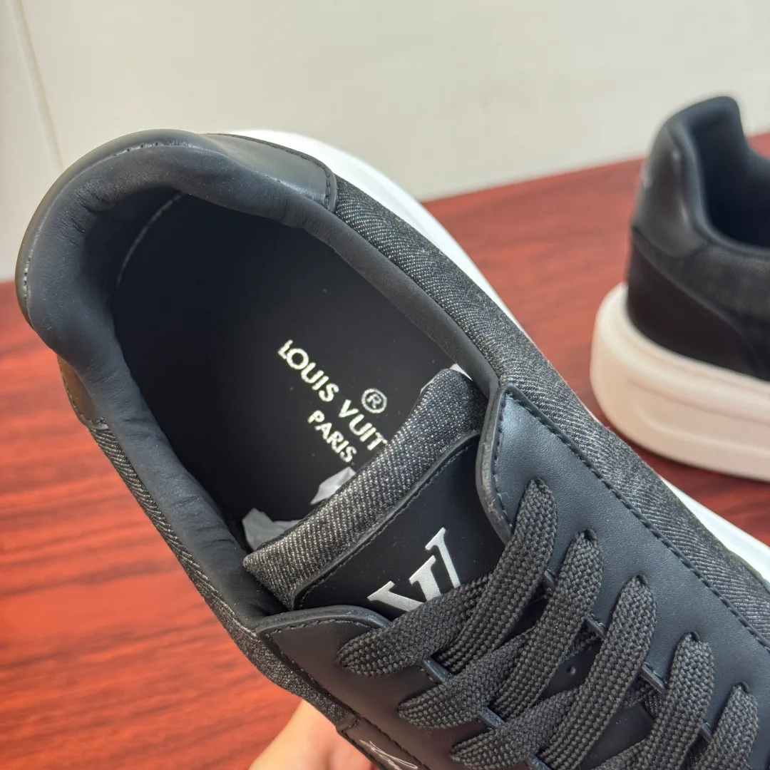 Men's Sneakers LOUIS VUITTON 17722575