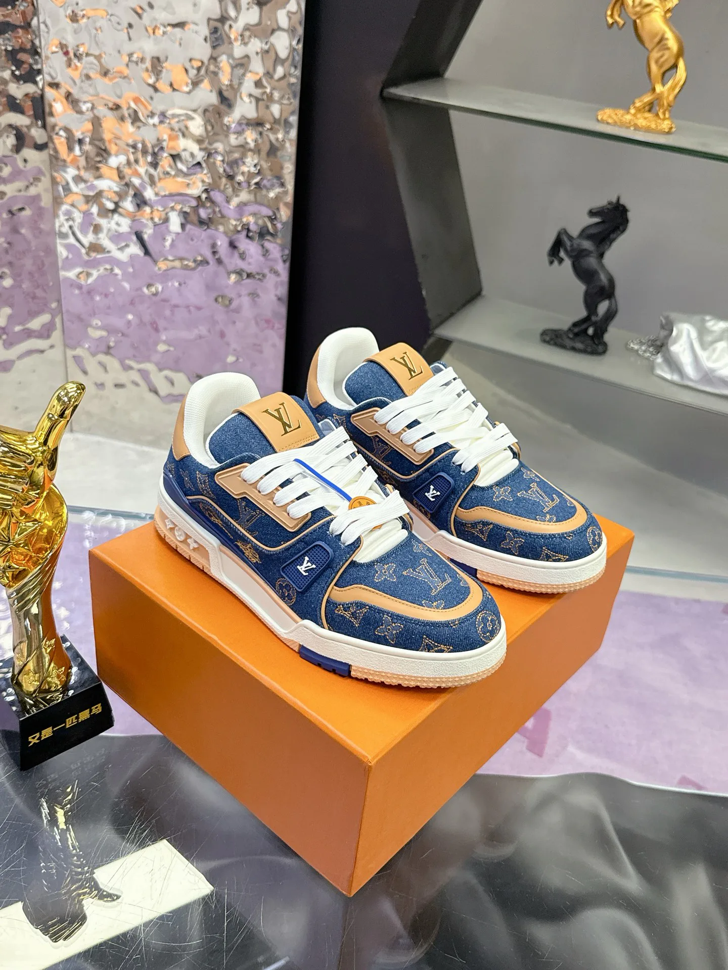 Women's Sneakers LOUIS VUITTON 17930918