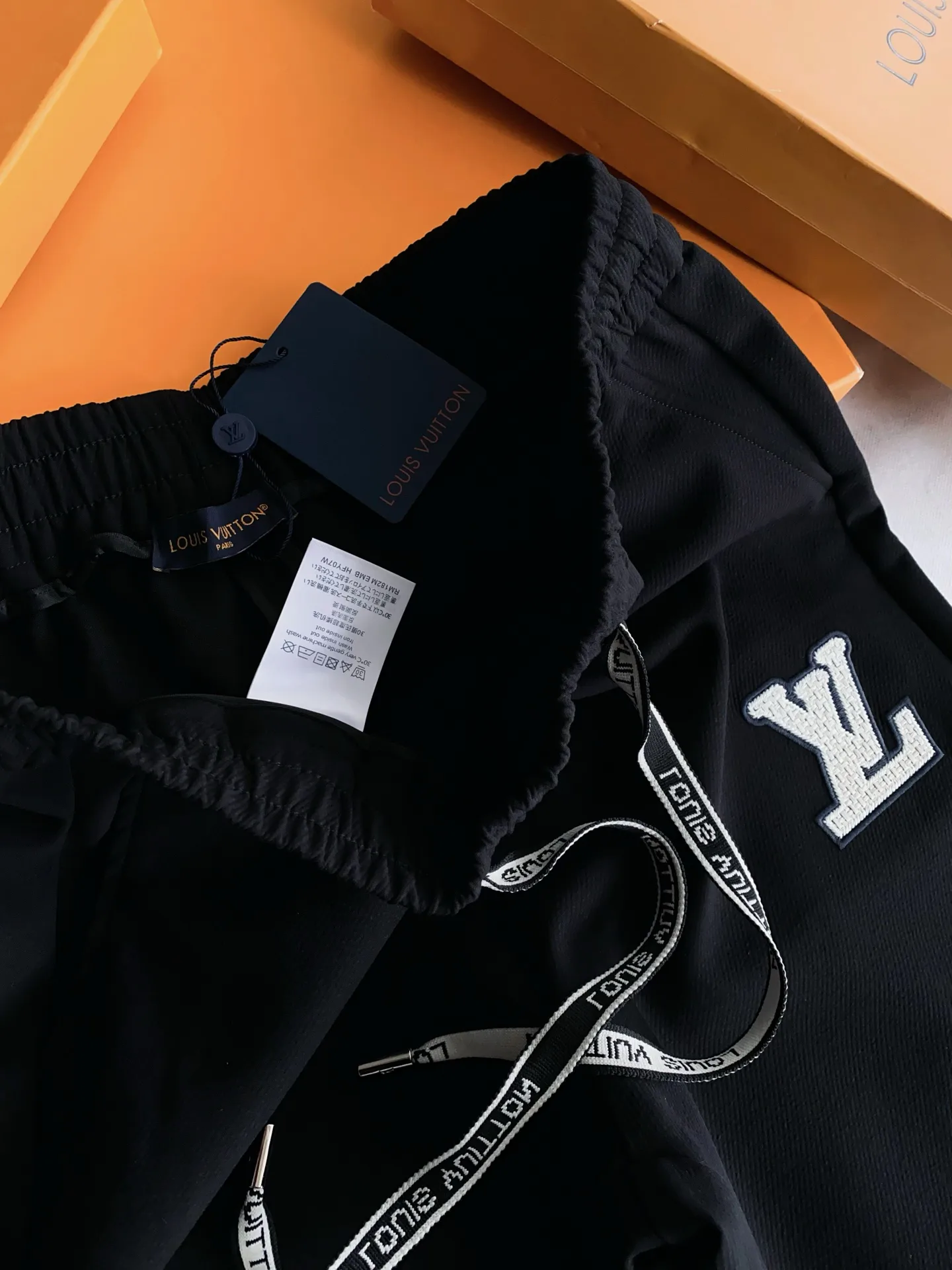 Men's Trousers LOUIS VUITTON 18469102