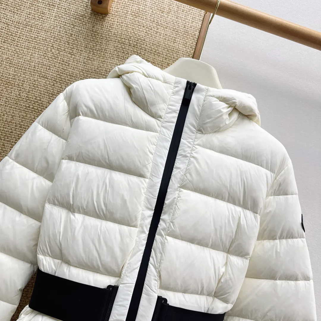 Women's Jackets And Down Jackets MONCLER 18345001