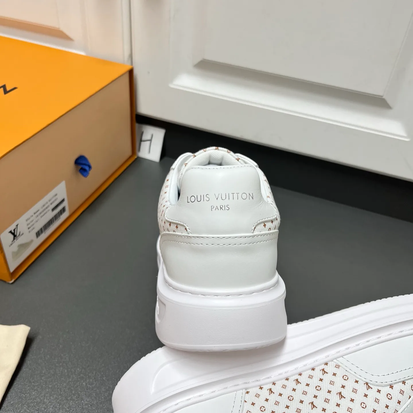 Men's Sneakers LOUIS VUITTON 18500178