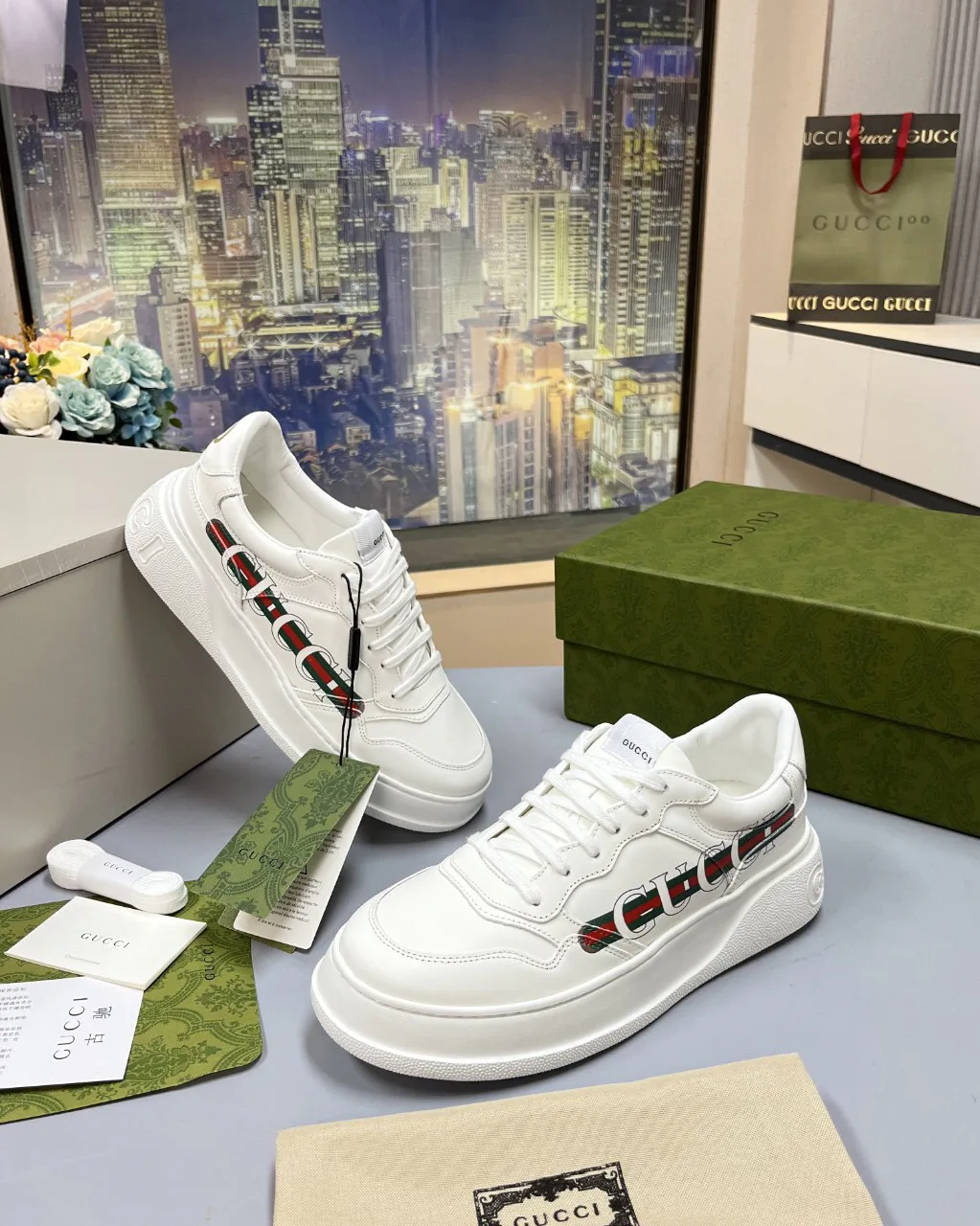 Women's Sneakers GUCCI 18369596