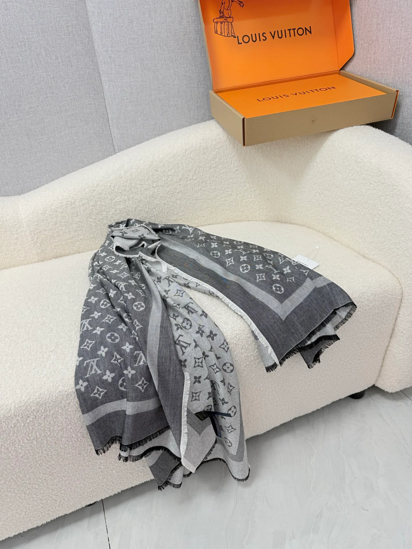Scarves LOUIS VUITTON 18003377