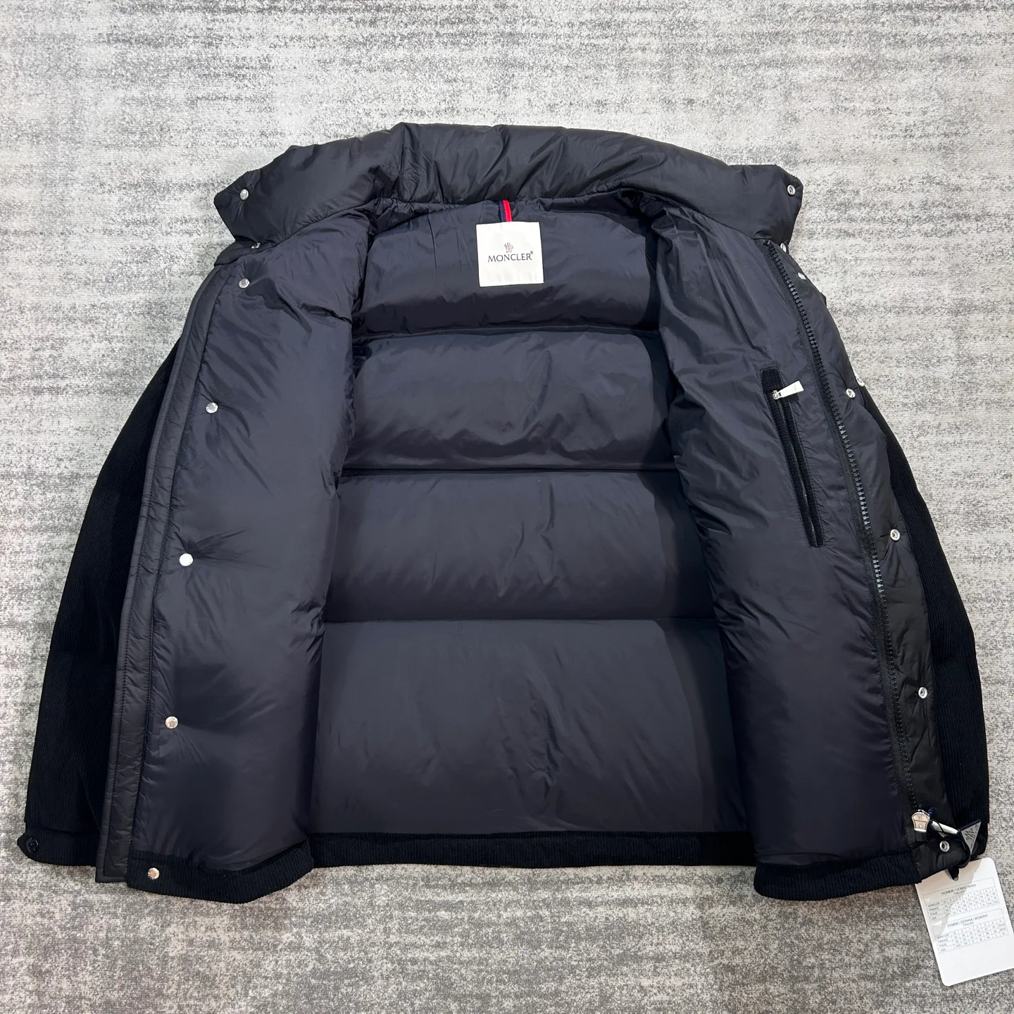Women's Jackets And Down Jackets MONCLER 18205265