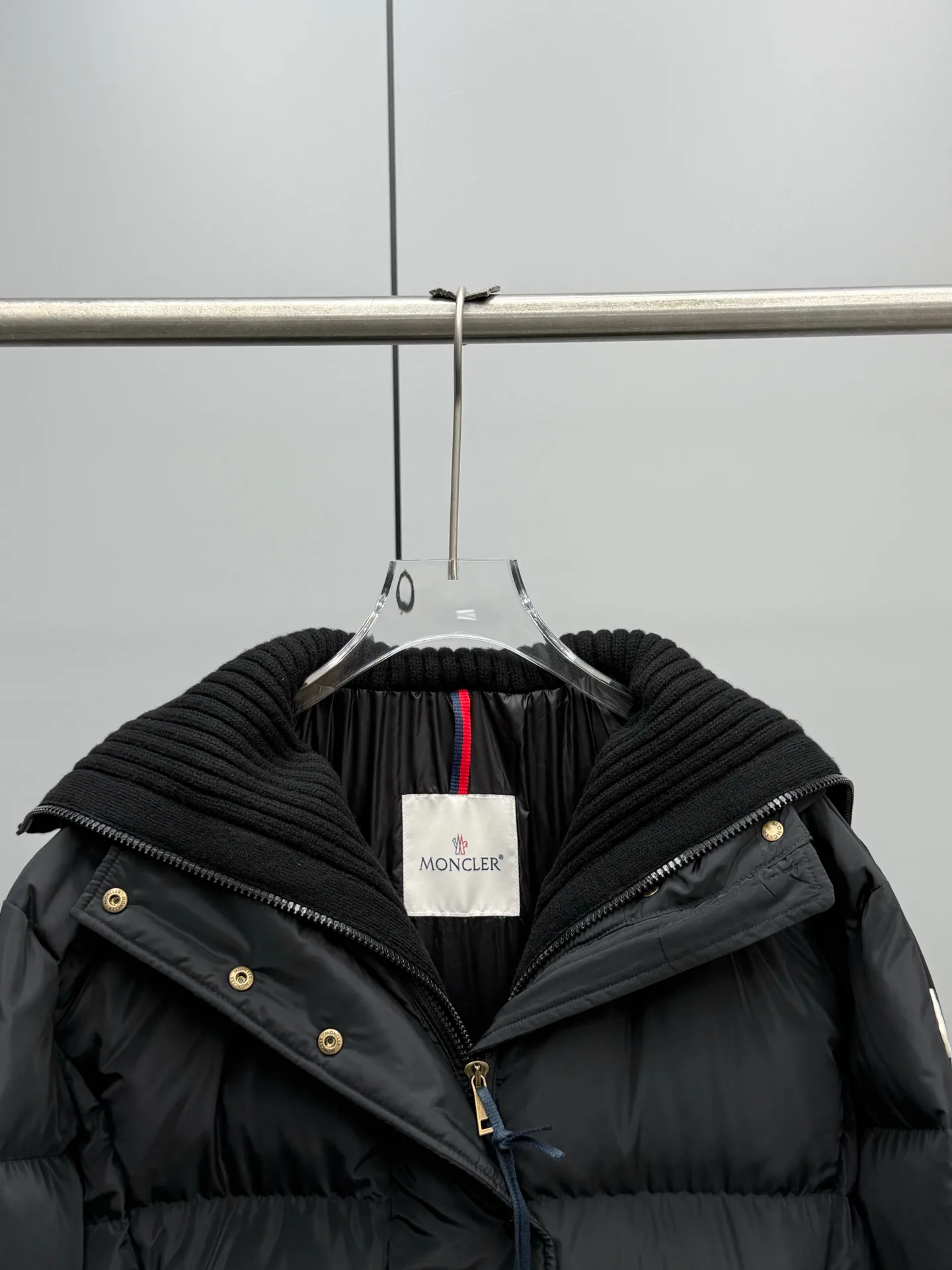 Women's Jackets And Down Jackets MONCLER 18111777