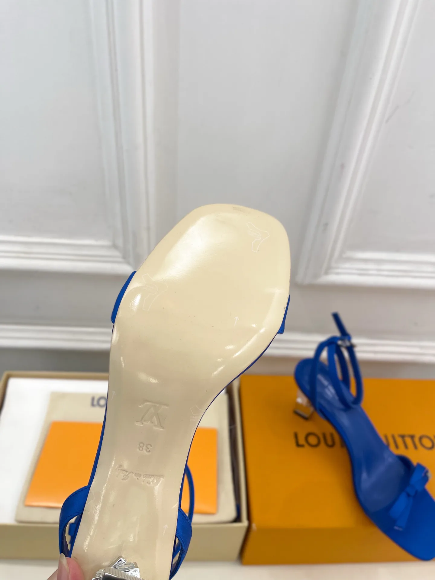 Women's Open-Toe Sandals LOUIS VUITTON 18034965