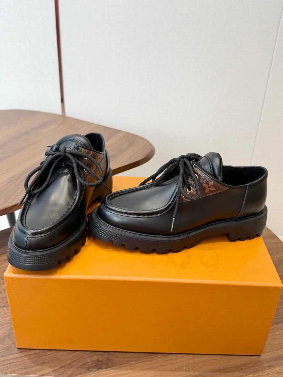 Women's Loafers And Moccasins LOUIS VUITTON 17879637