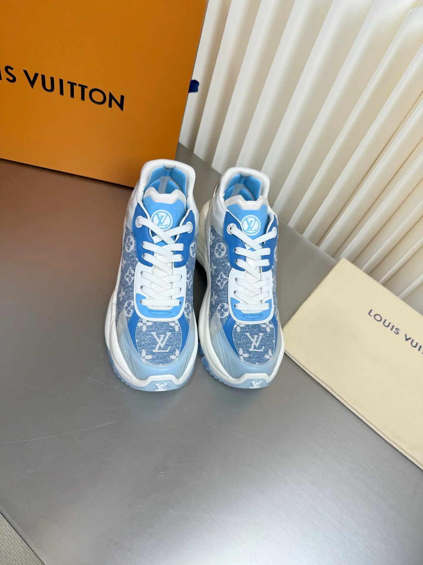 Women's Sneakers LOUIS VUITTON 17873170