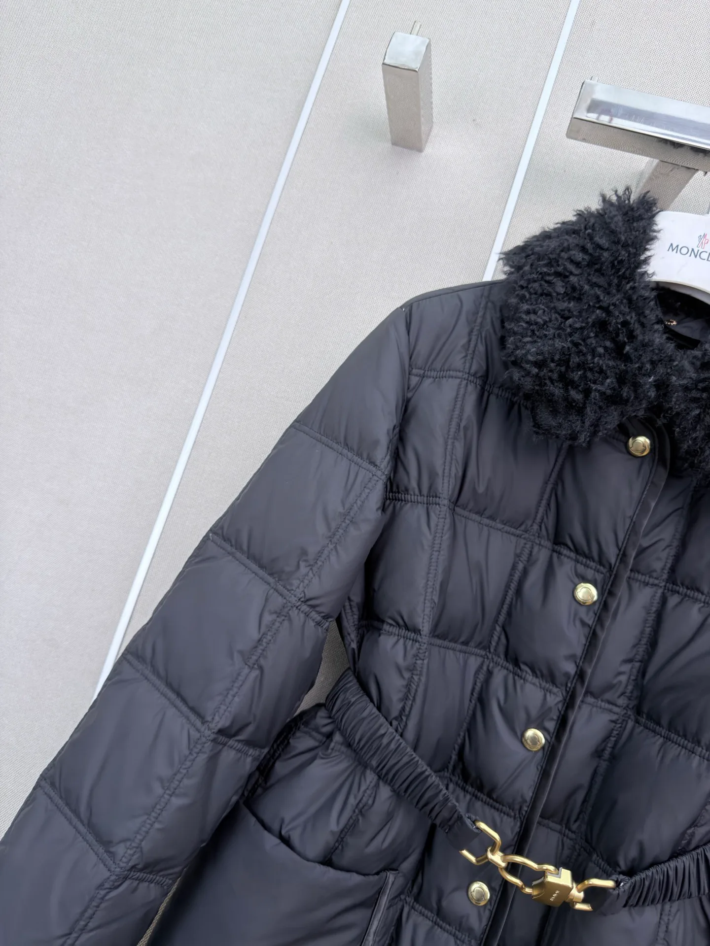 Women's Jackets And Down Jackets MONCLER 18023445