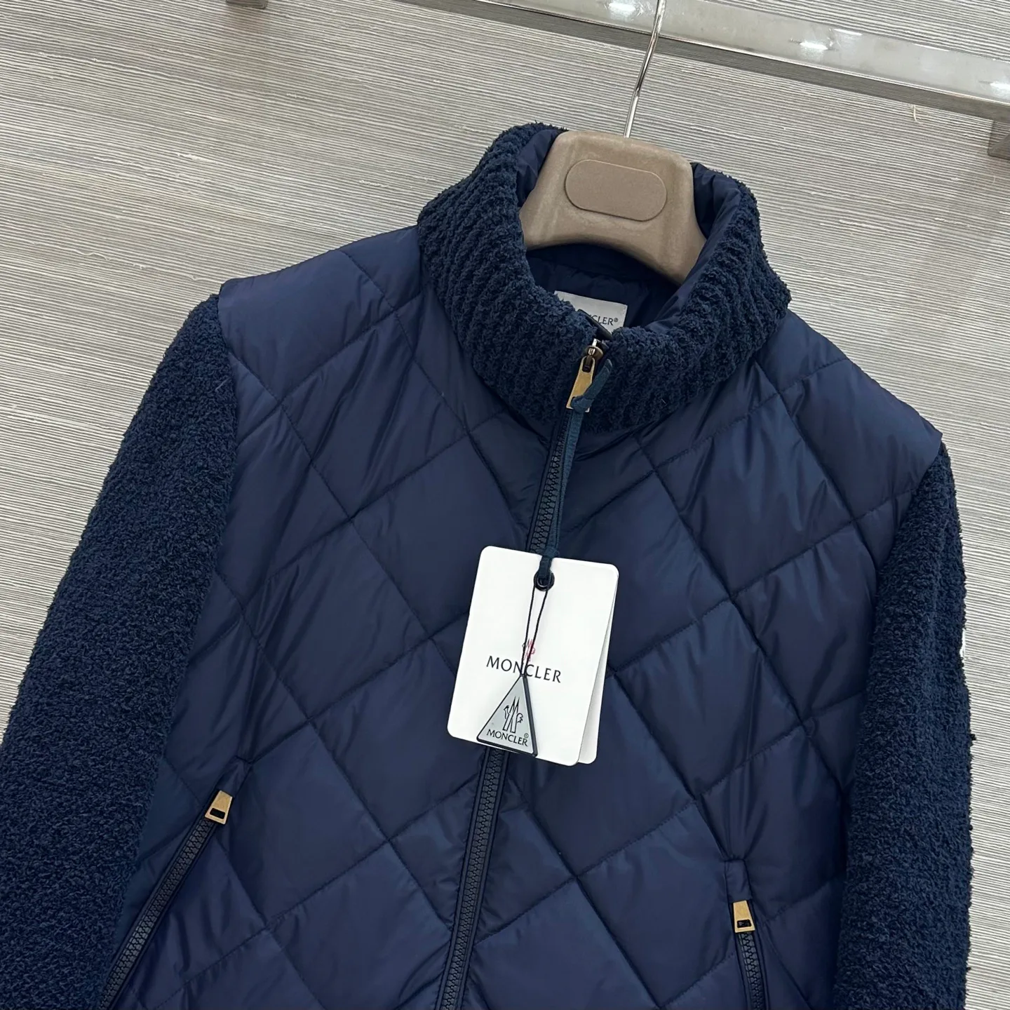 Women's Jackets And Down Jackets MONCLER 18175832