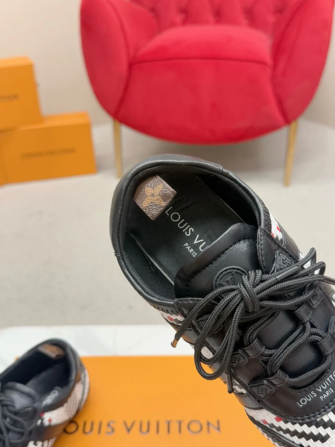 Women's Sneakers LOUIS VUITTON 17704487