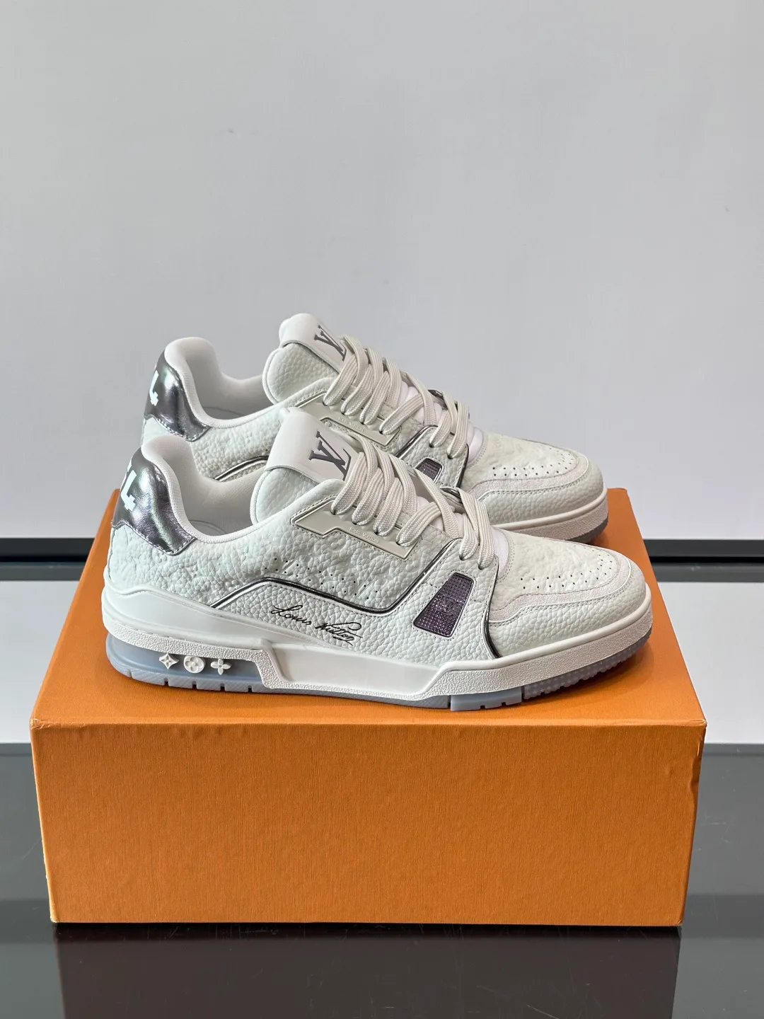 Men's Sneakers LOUIS VUITTON 17349422