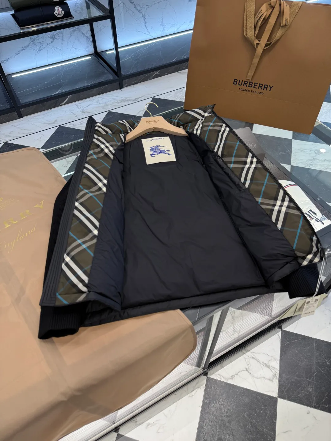 Women's Jackets And Down Jackets BURBERRY 18007672