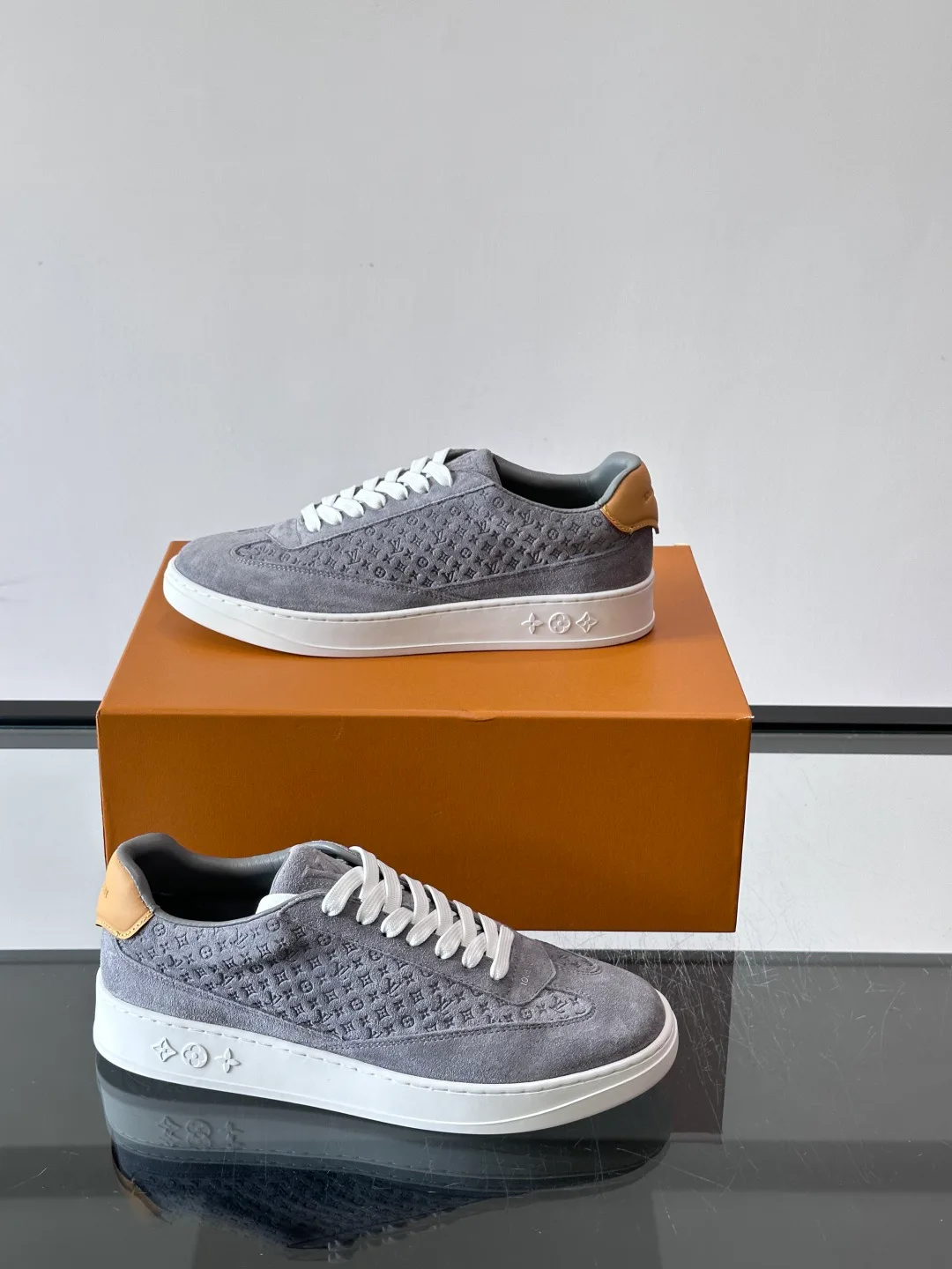 Men's Sneakers LOUIS VUITTON 17646127