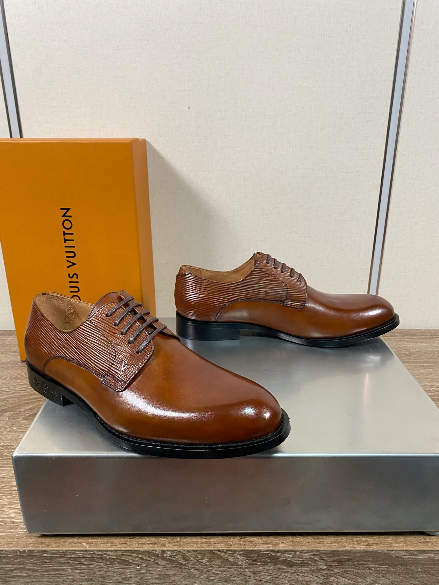 Men's Loafers And Dress Shoes LOUIS VUITTON 18078680