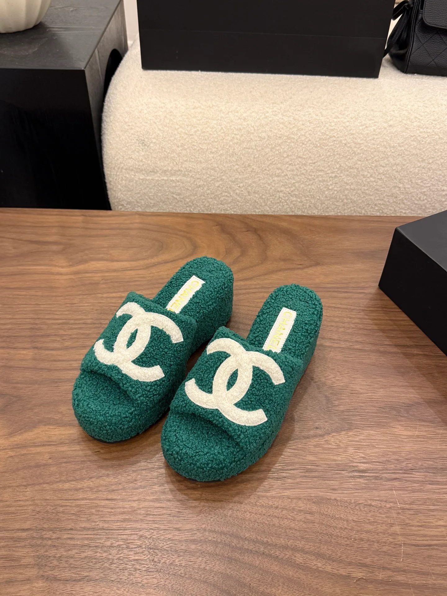 Women's Slippers CHANEL 18440718