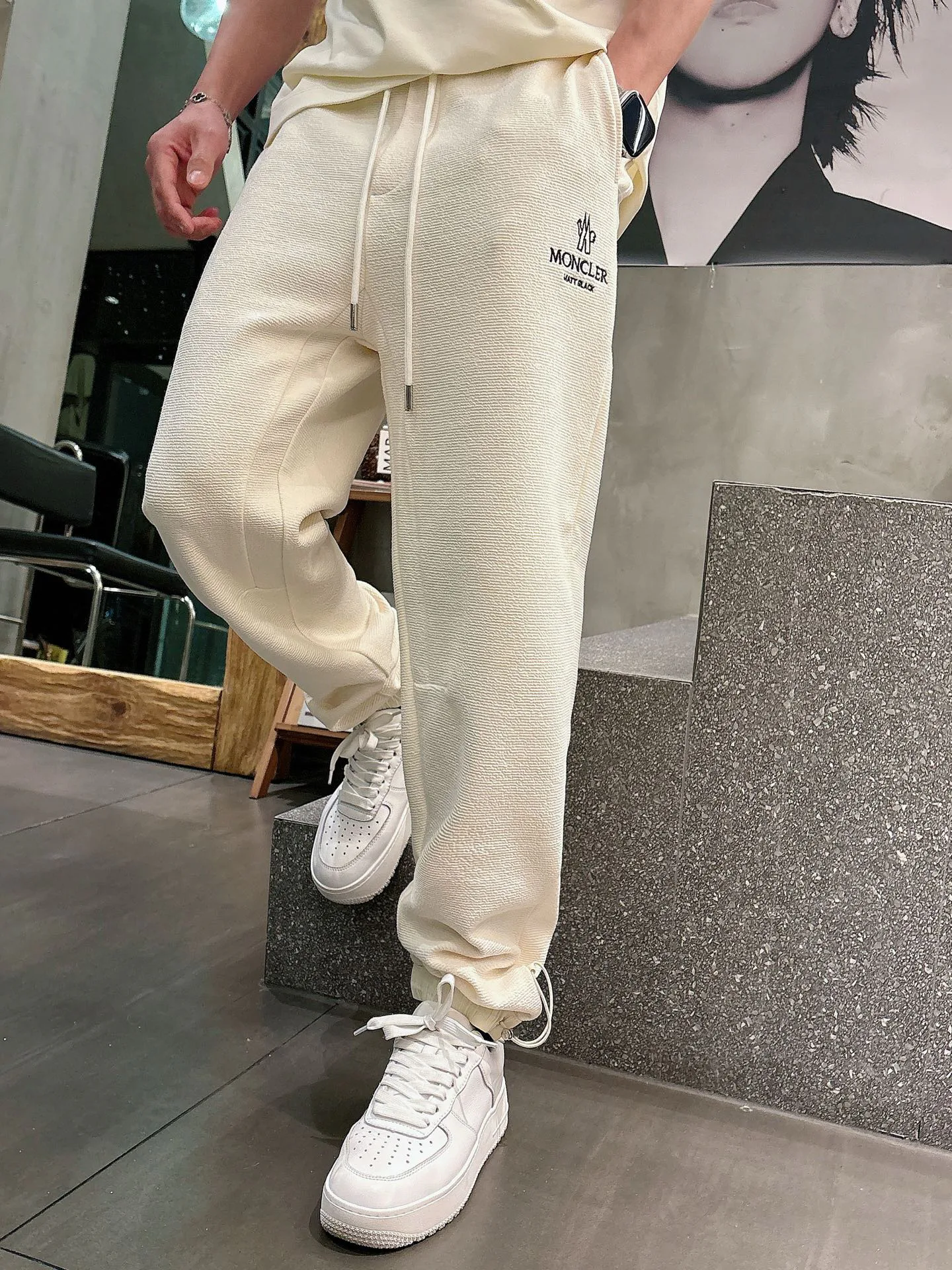 Брюки Мужские Moncler 18596893