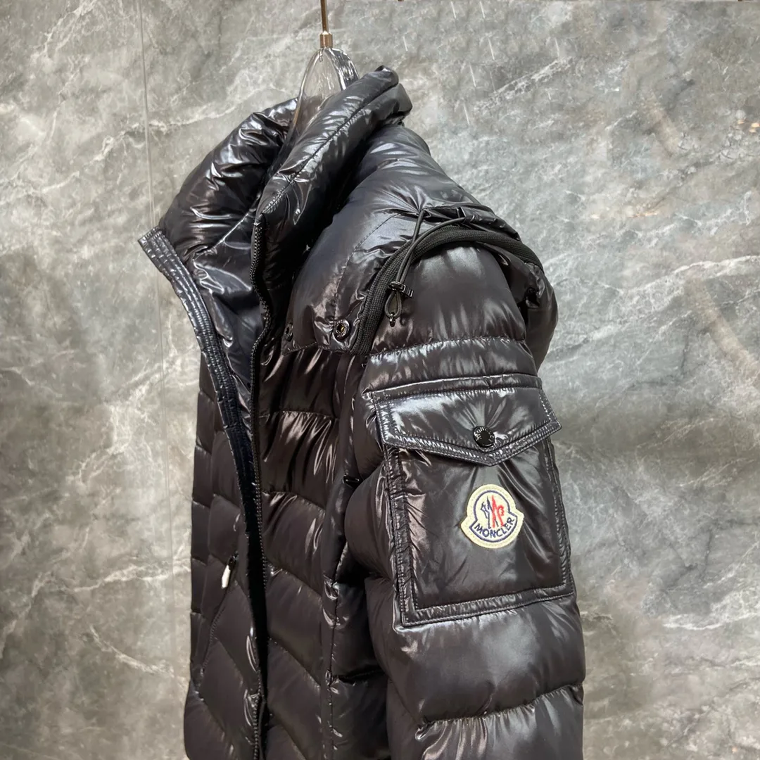 Women's Jackets And Down Jackets MONCLER 18184473