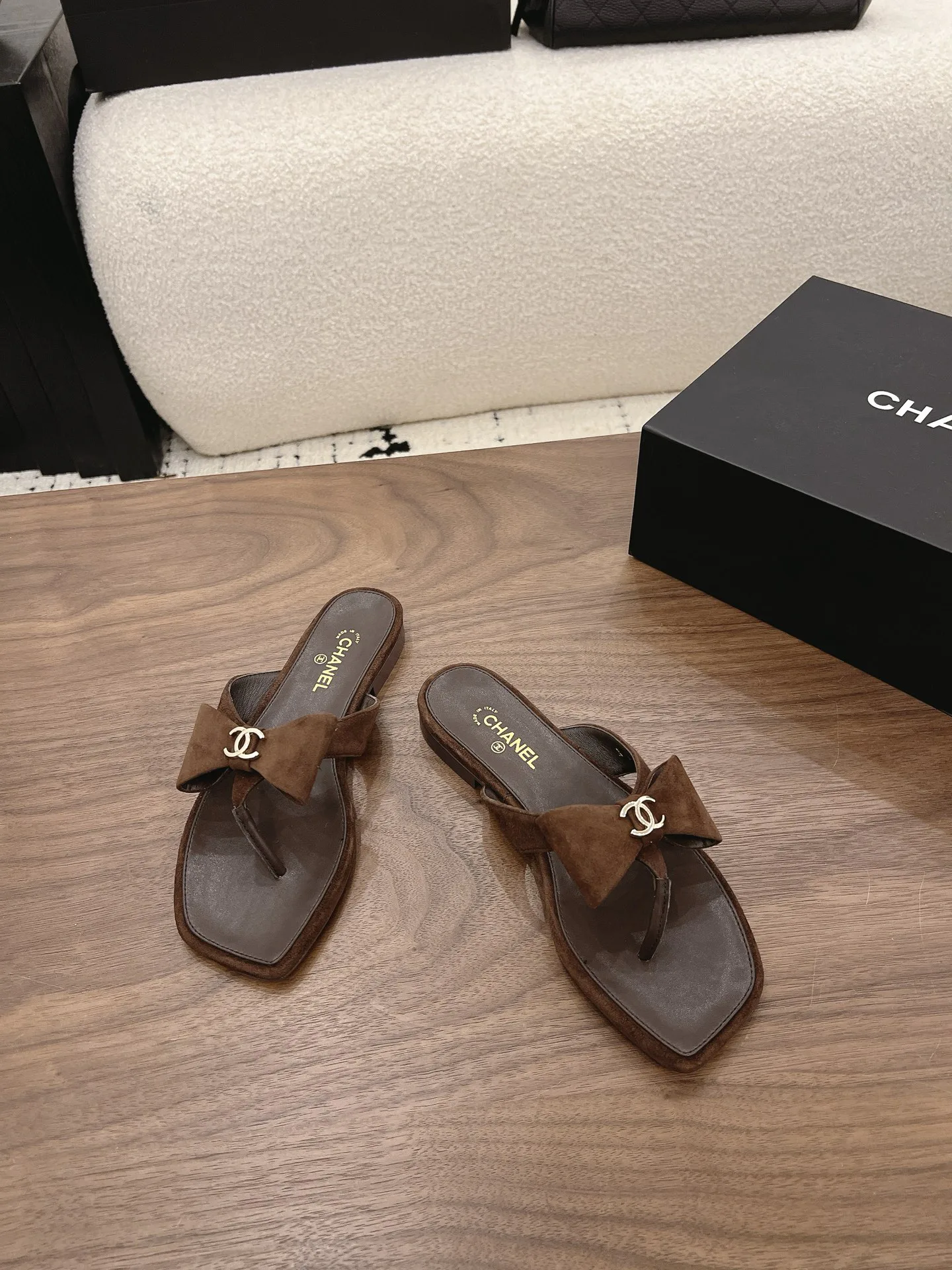 Women's Flip-Flops CHANEL 16902357