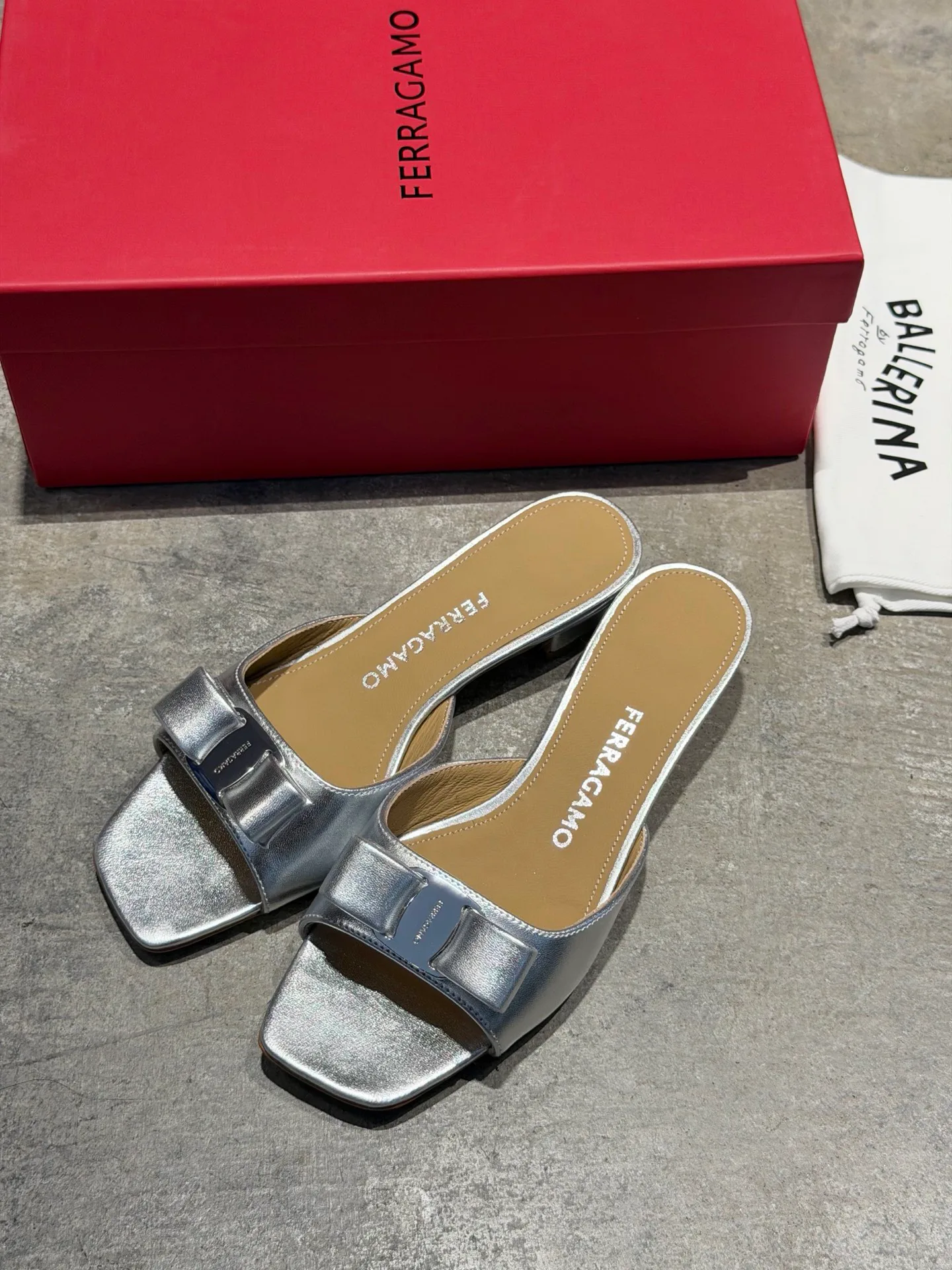 Women's Open-Toe Sandals SALVATORE FERRAGAMO 17642572