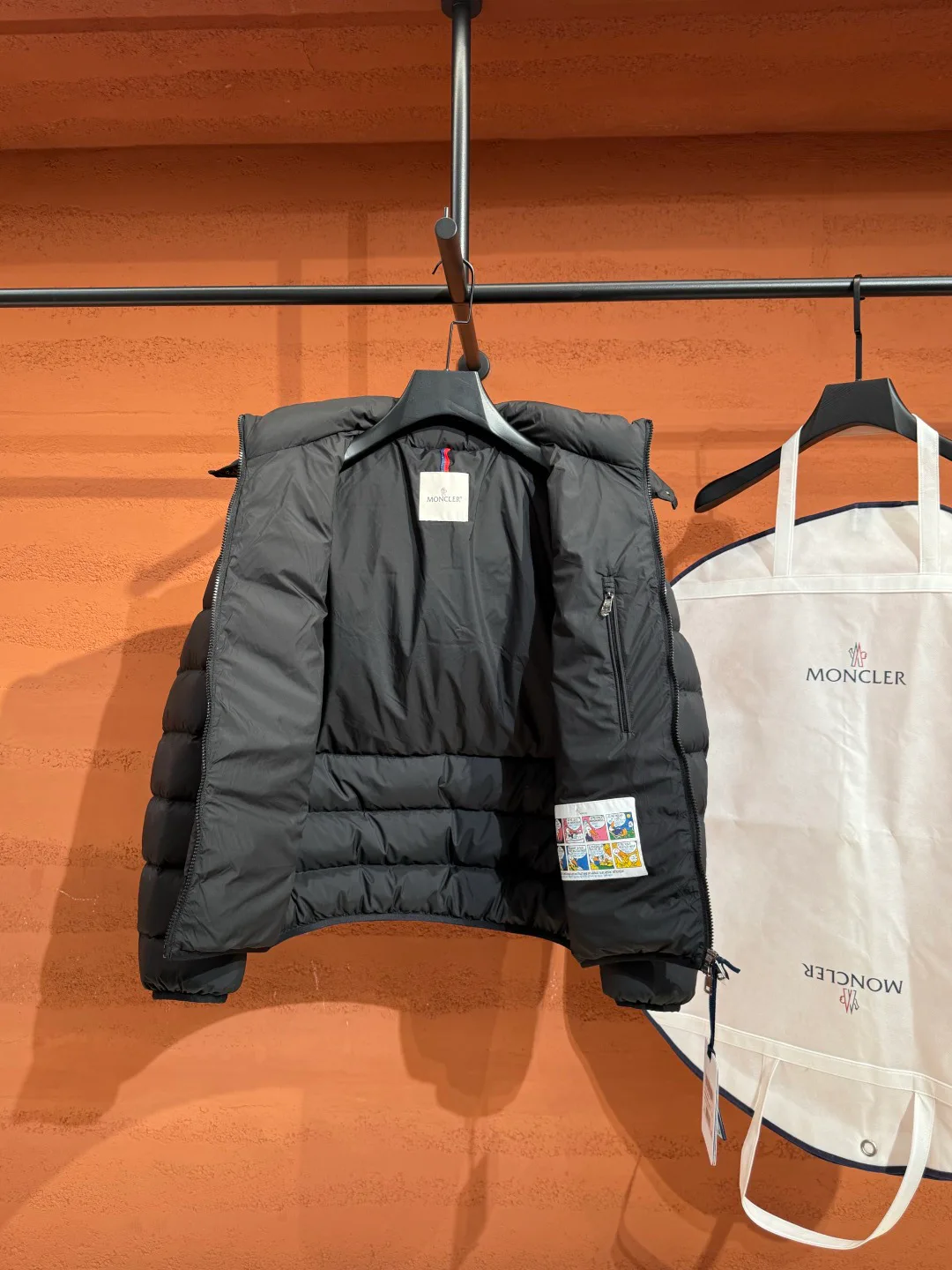 Women's Jackets And Down Jackets MONCLER 18436278
