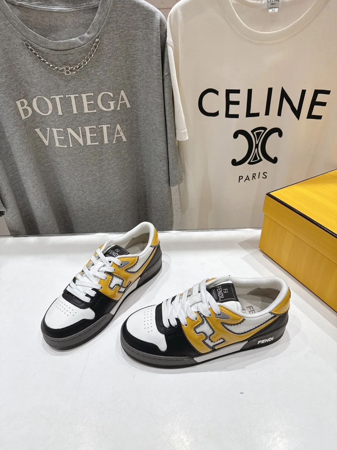 Women's Sneakers FENDI 17908429