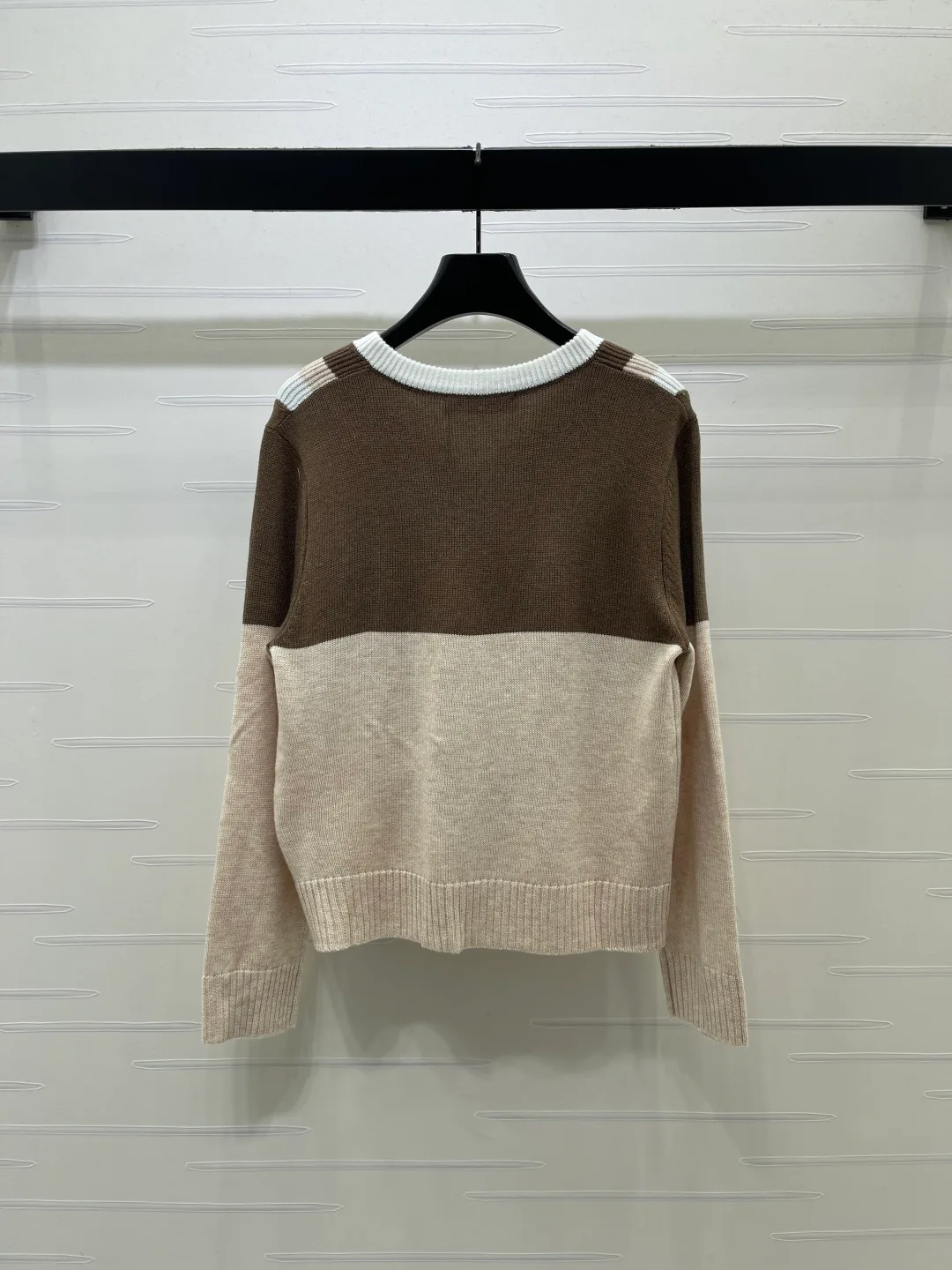Women's Jumpers And Sweaters VALENTINO 18140973