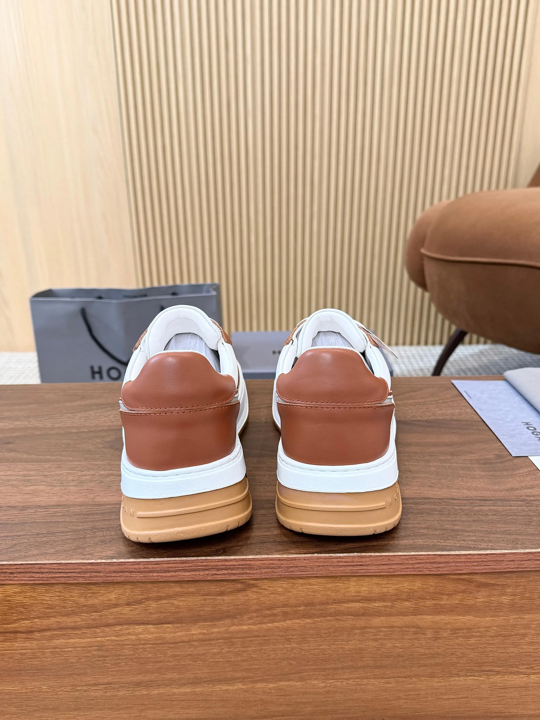 Women's Sneakers HOGAN 17827631
