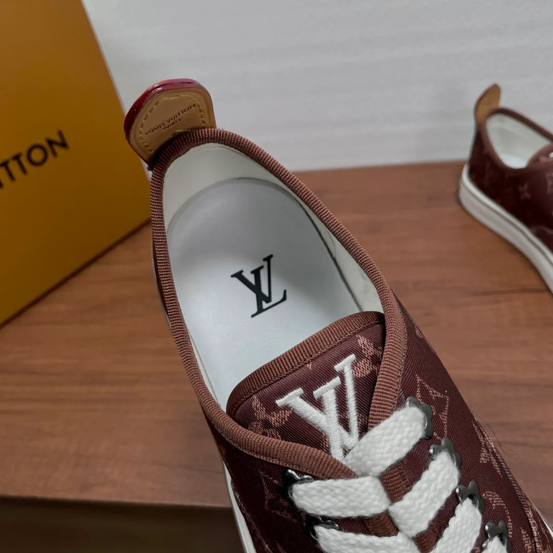 Кроссовки Мужские Louis Vuitton 18626477