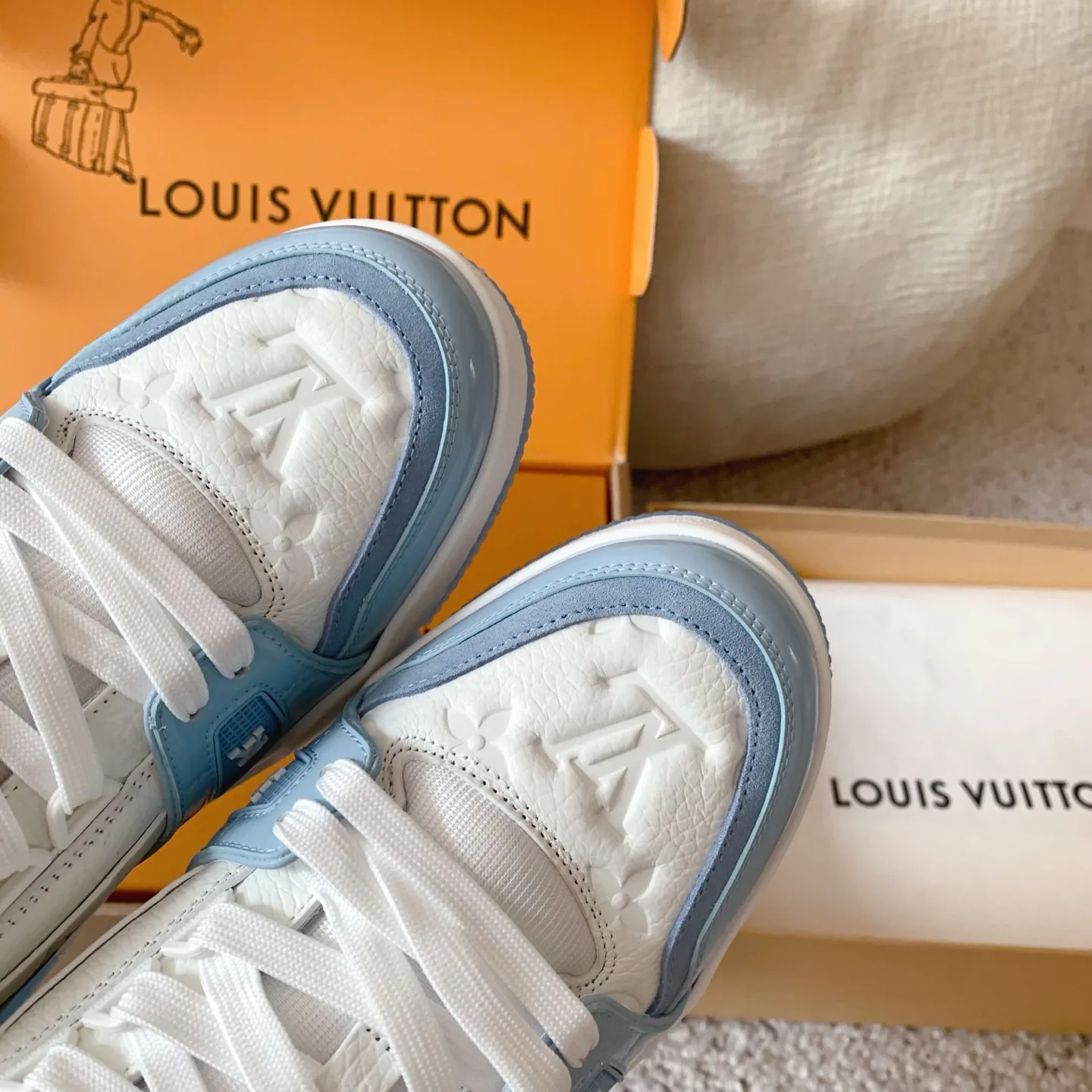 Women's Sneakers LOUIS VUITTON 18375817