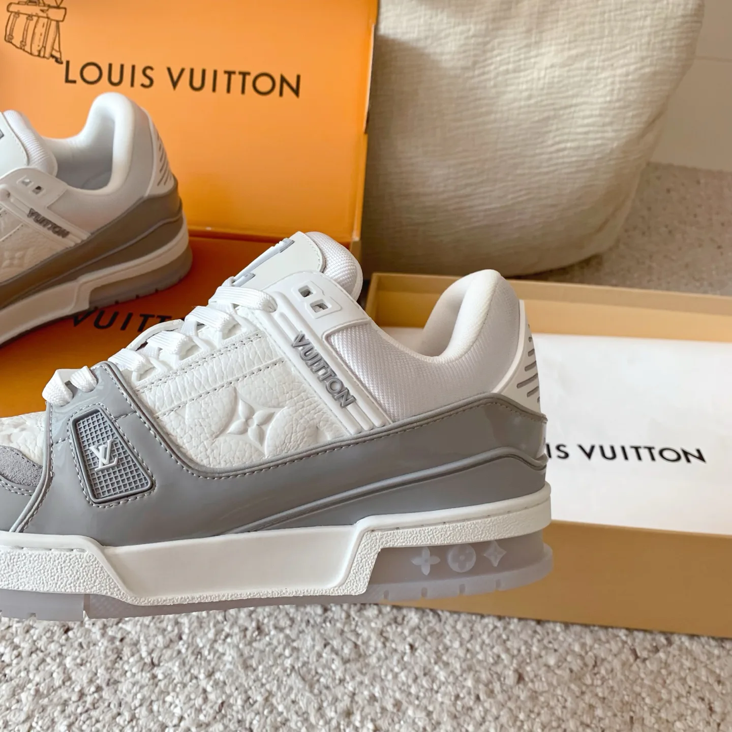 Women's Sneakers LOUIS VUITTON 18375819