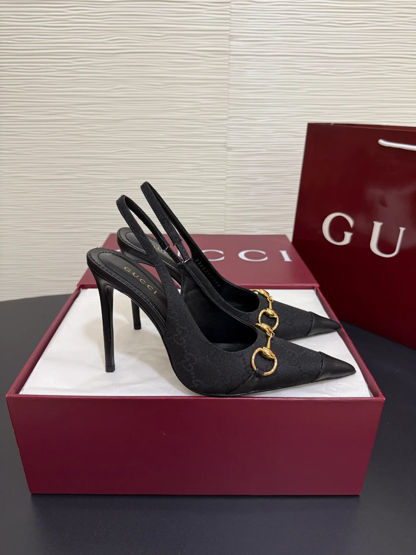 Women's Open-Toe Sandals GUCCI 18070846