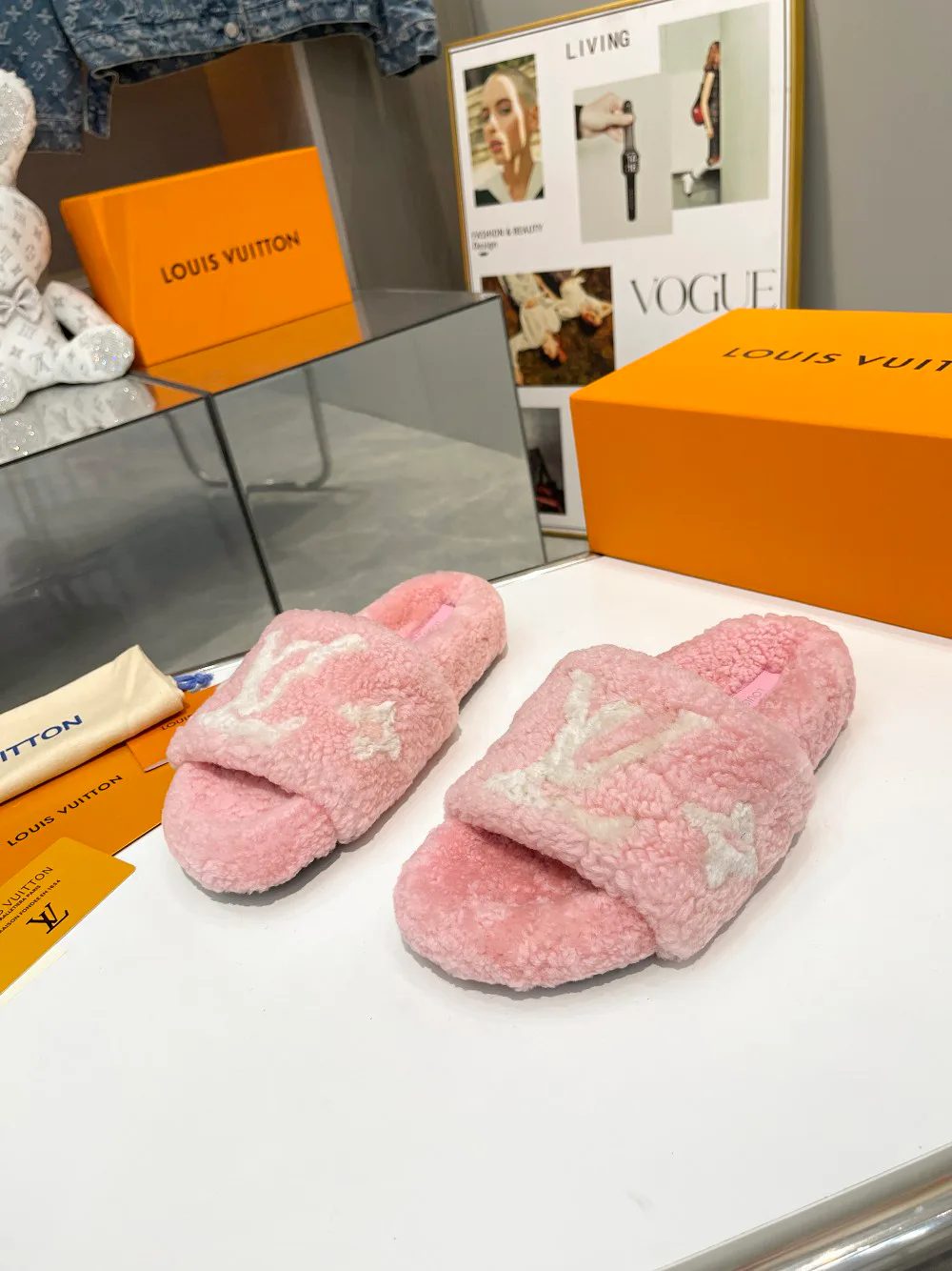 Women's Slippers LOUIS VUITTON 18366837