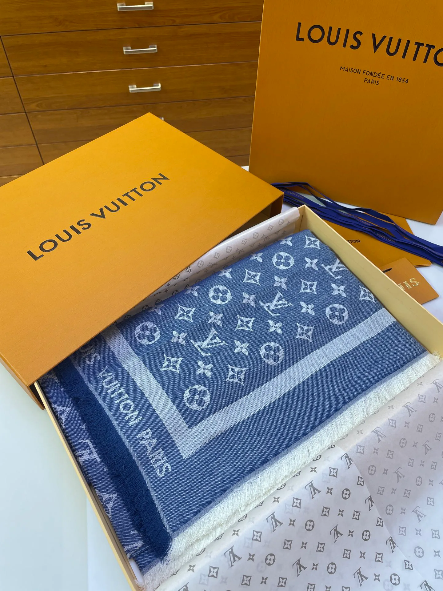 Scarves LOUIS VUITTON 17928310