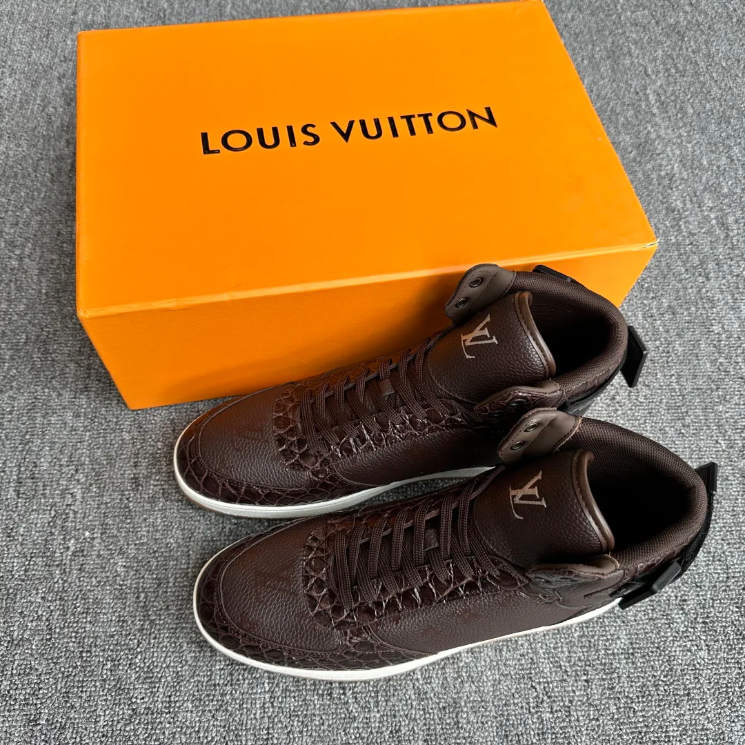 Men's Sneakers LOUIS VUITTON 18445301
