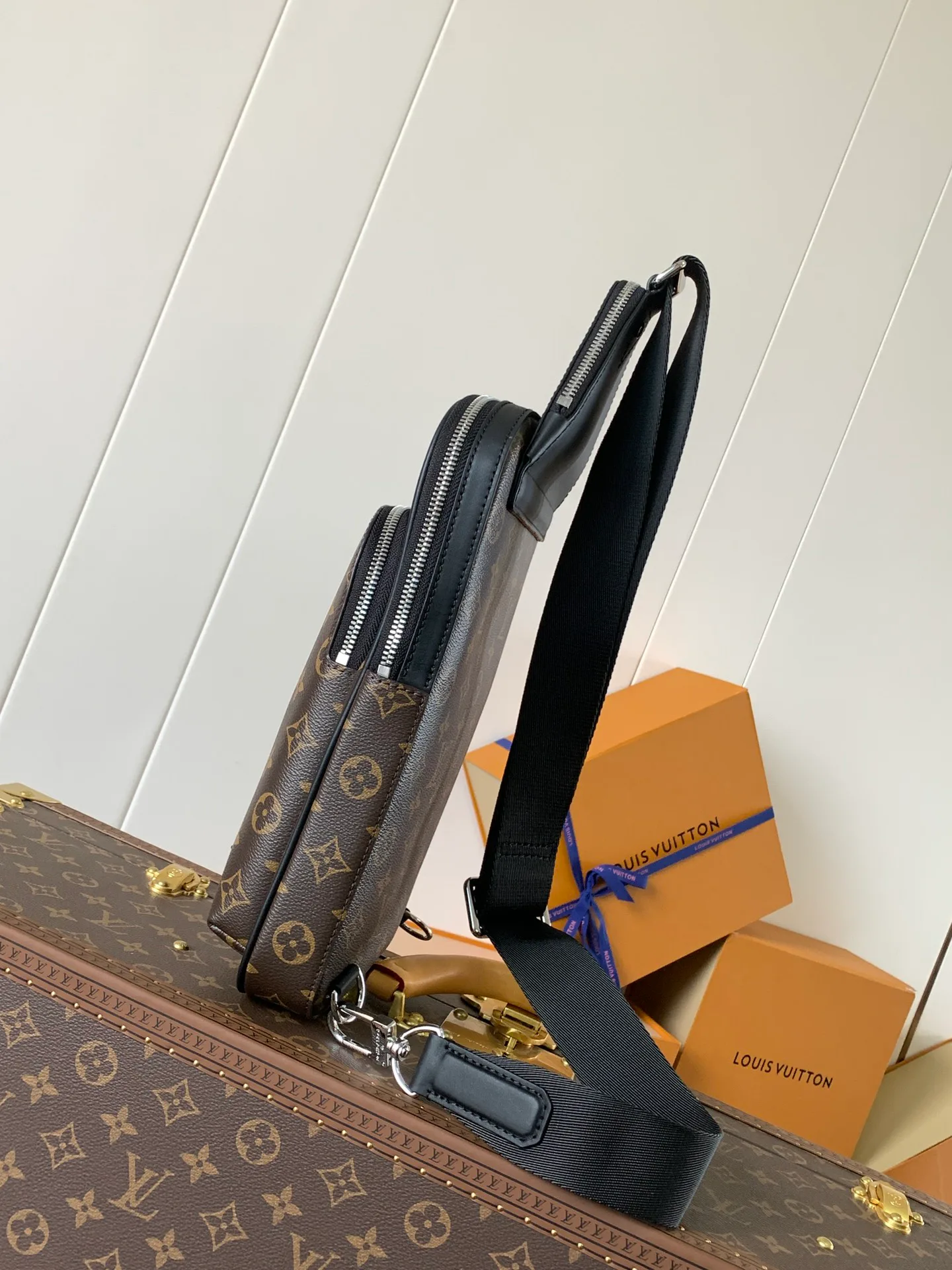 Women's Shoulder Bags LOUIS VUITTON 17948729