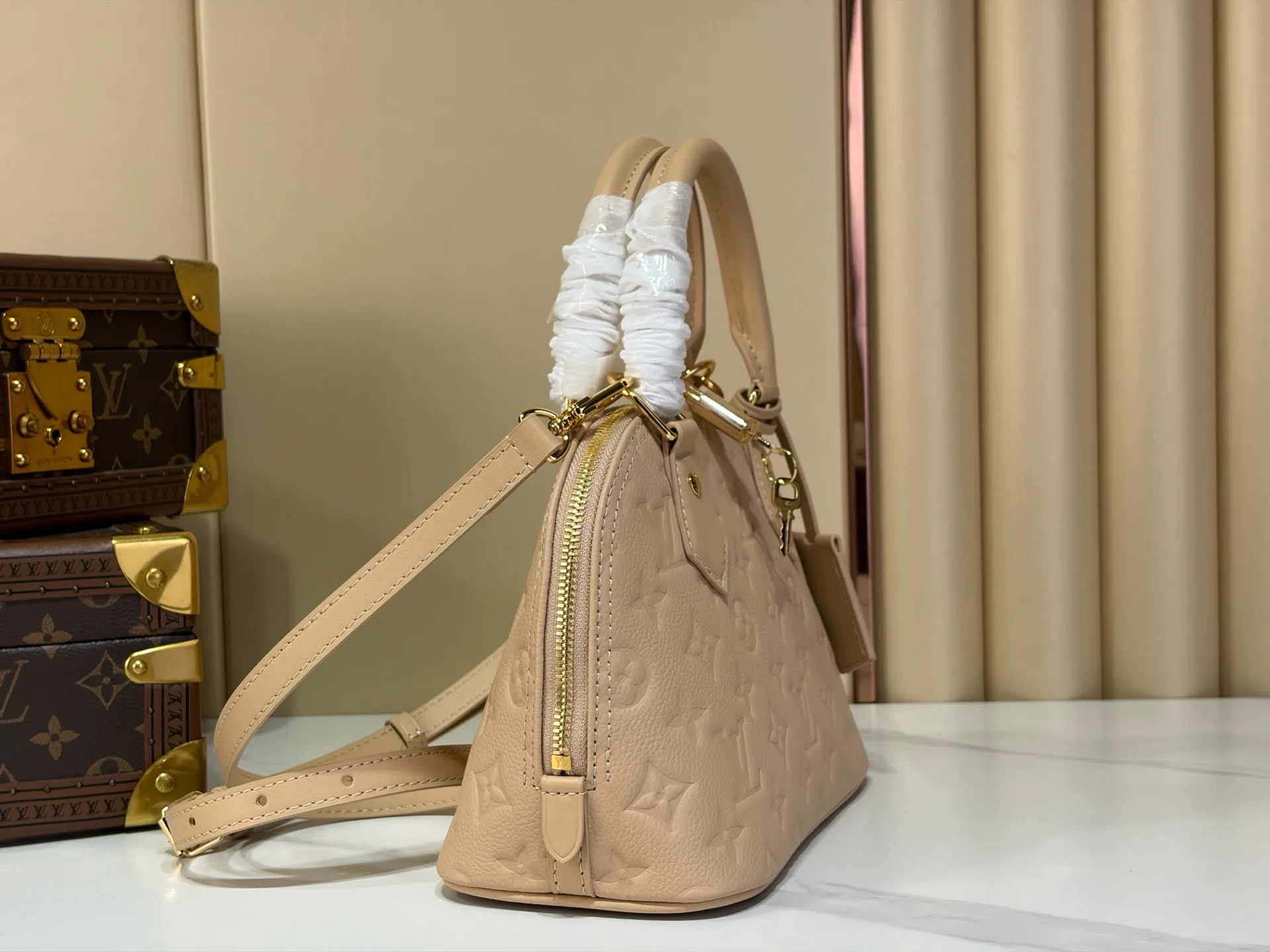 Women's Classic Handbags LOUIS VUITTON 18240306