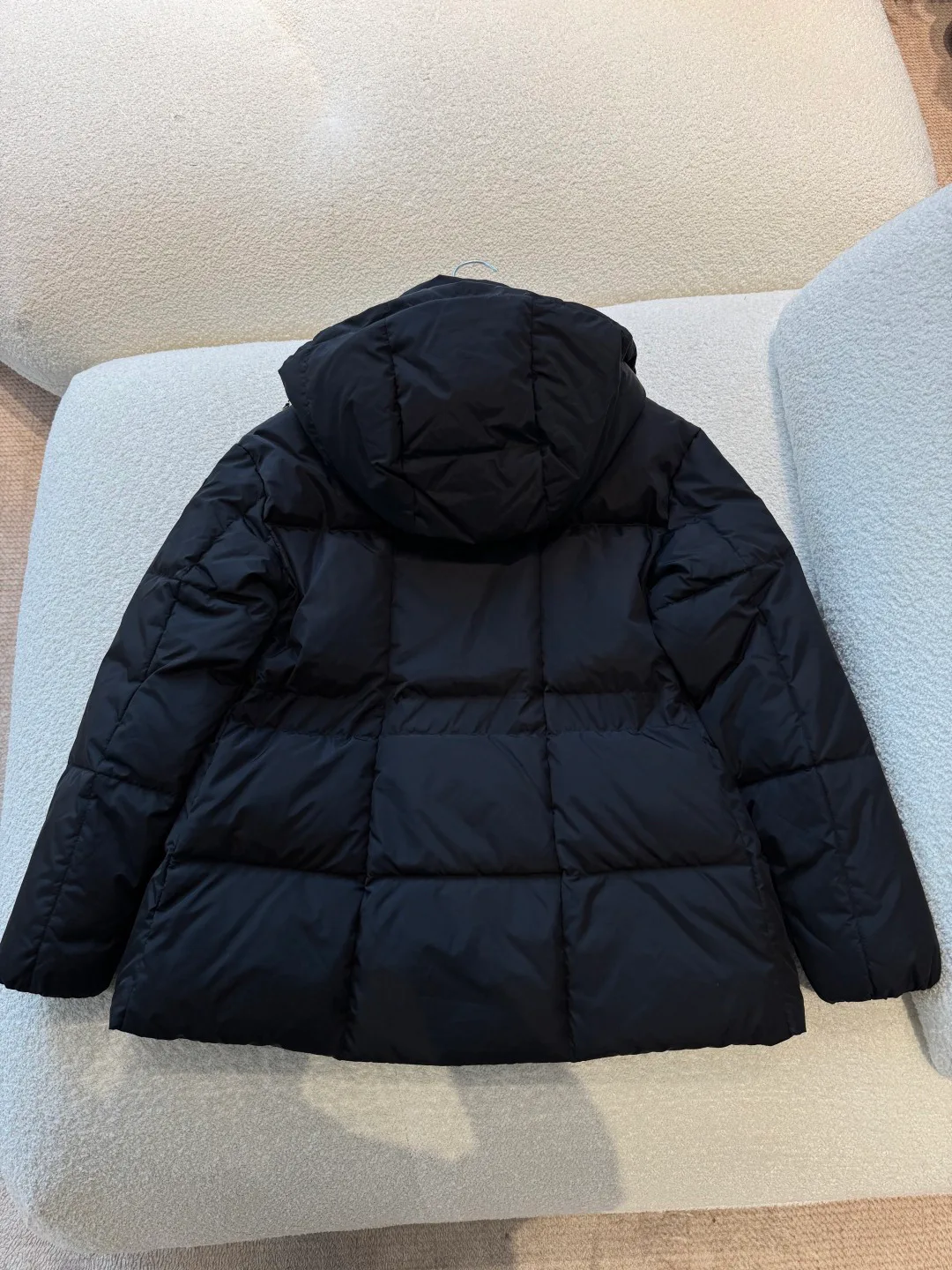 Women's Jackets And Down Jackets MONCLER 18189304