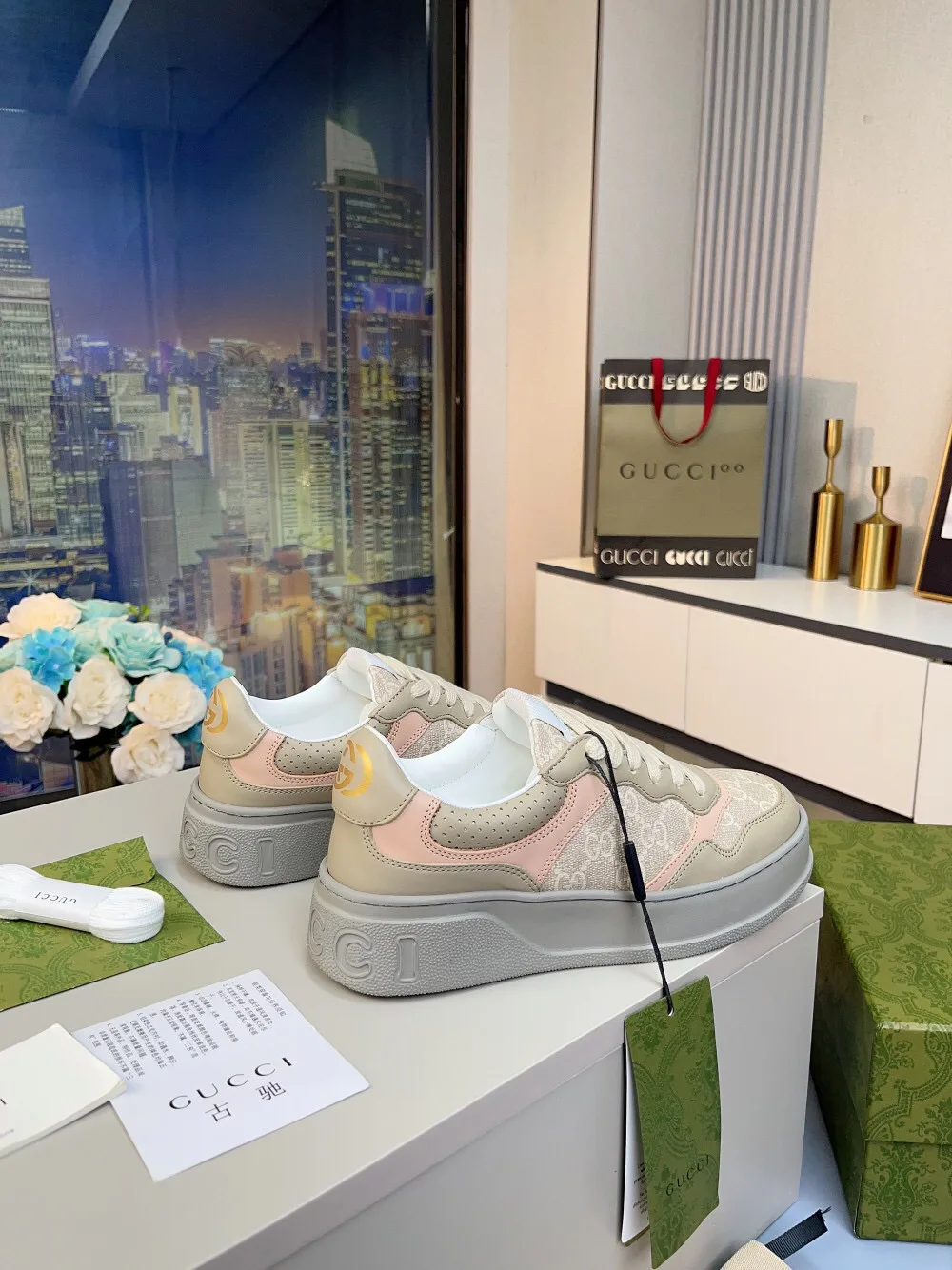 Women's Sneakers GUCCI 18369634